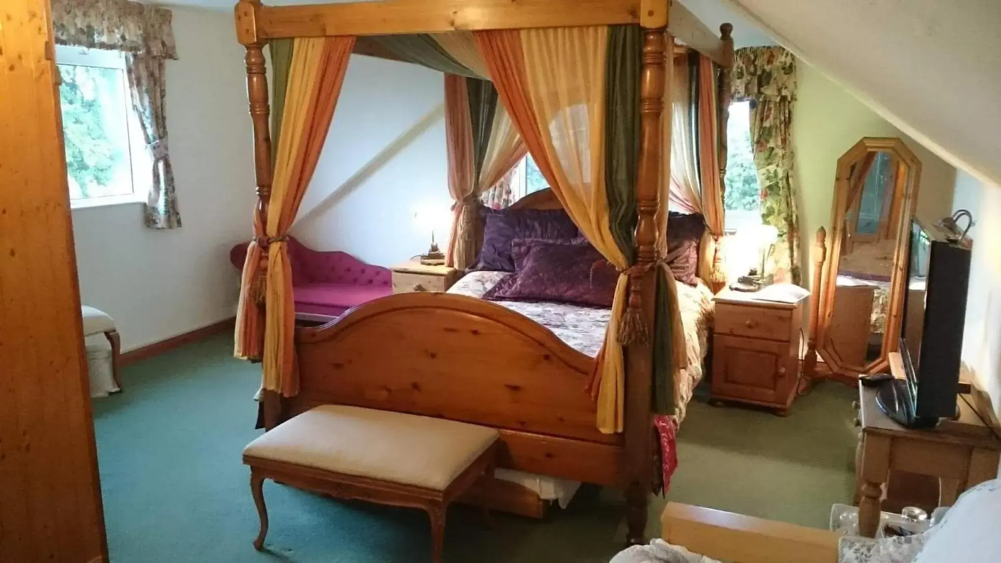 Photo of the whole room, Seating Area in Shiralee bed and breakfast