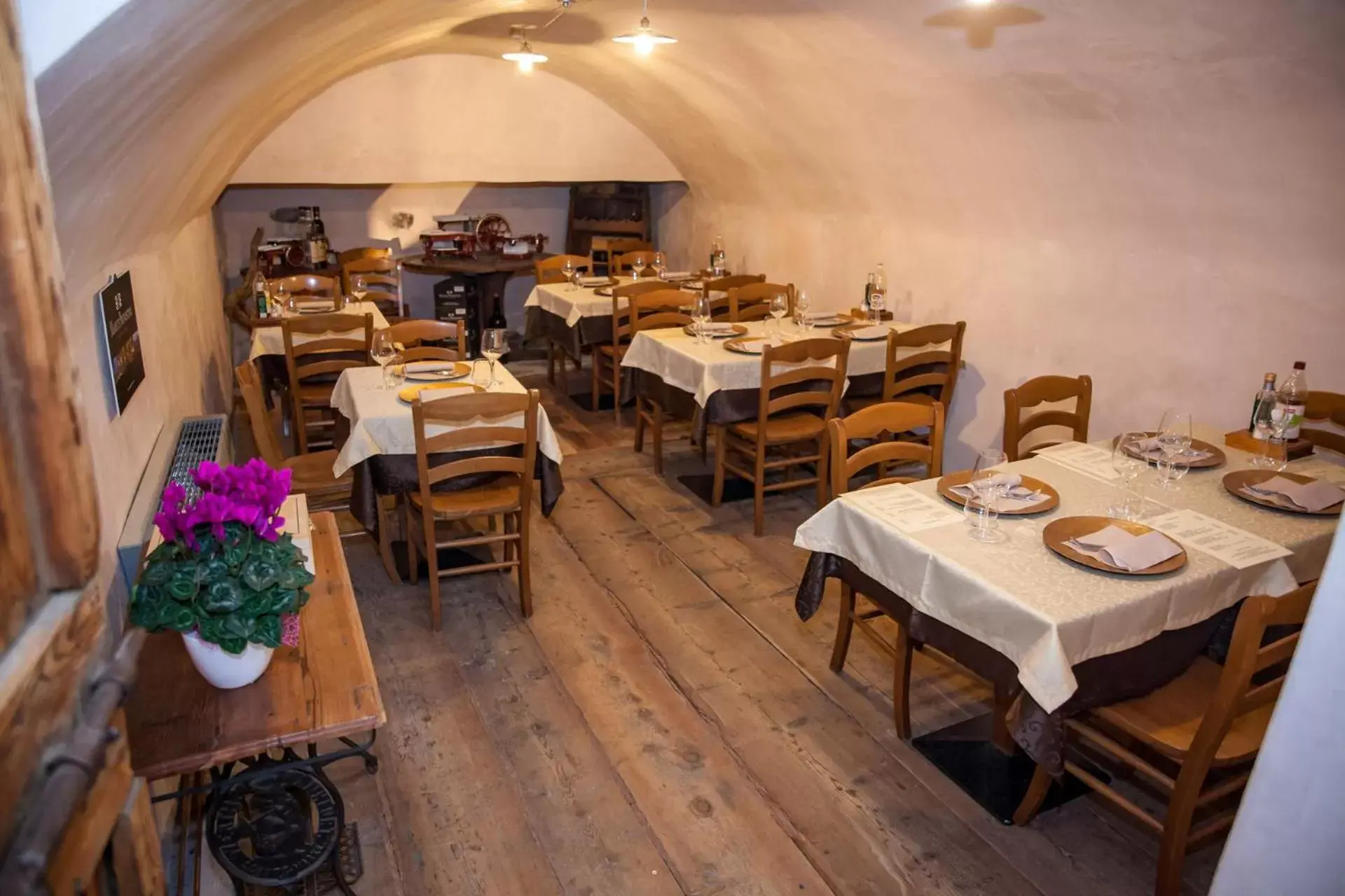 Restaurant/Places to Eat in Hotel Garni Le Corti