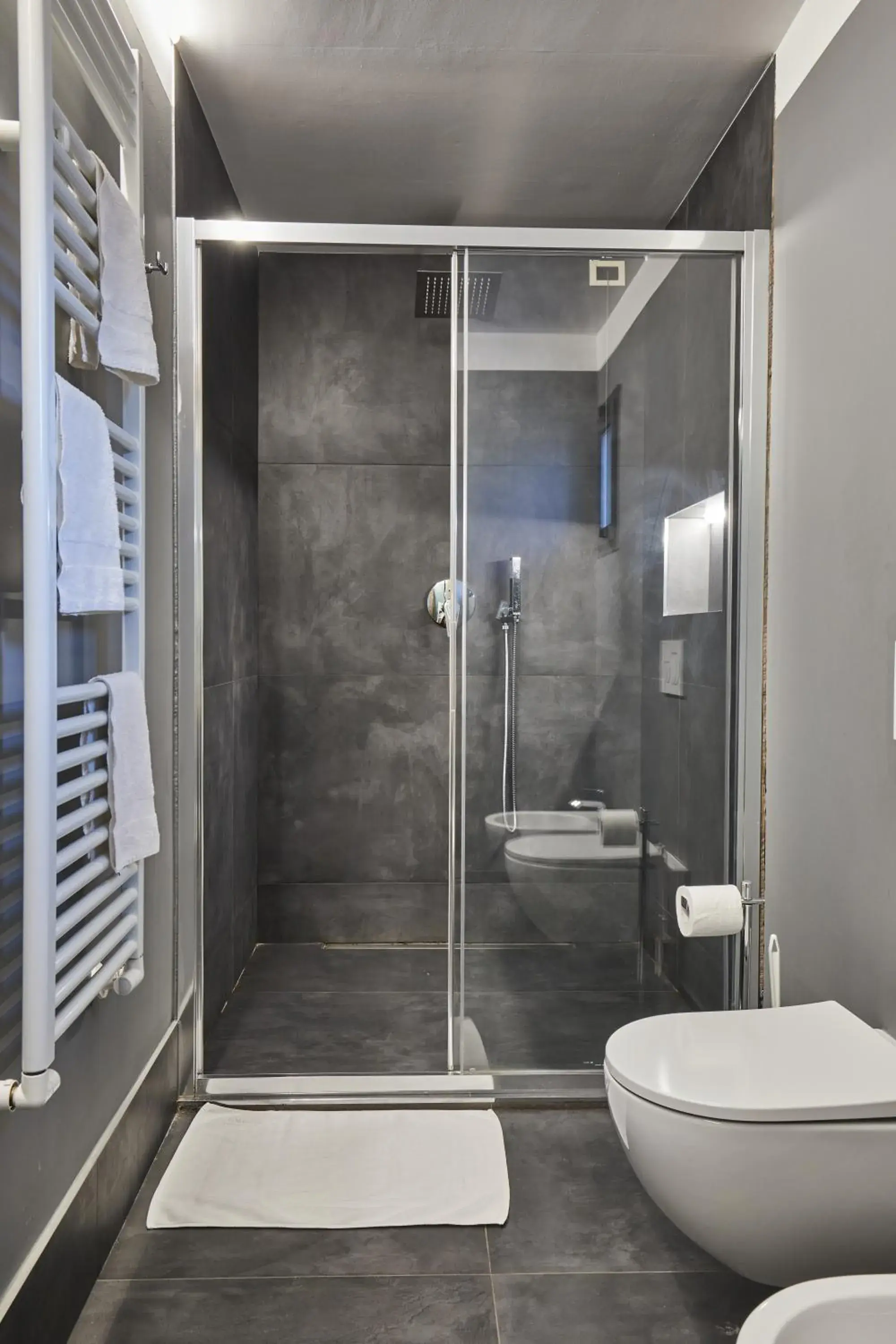 Bathroom in Hotel Montebello