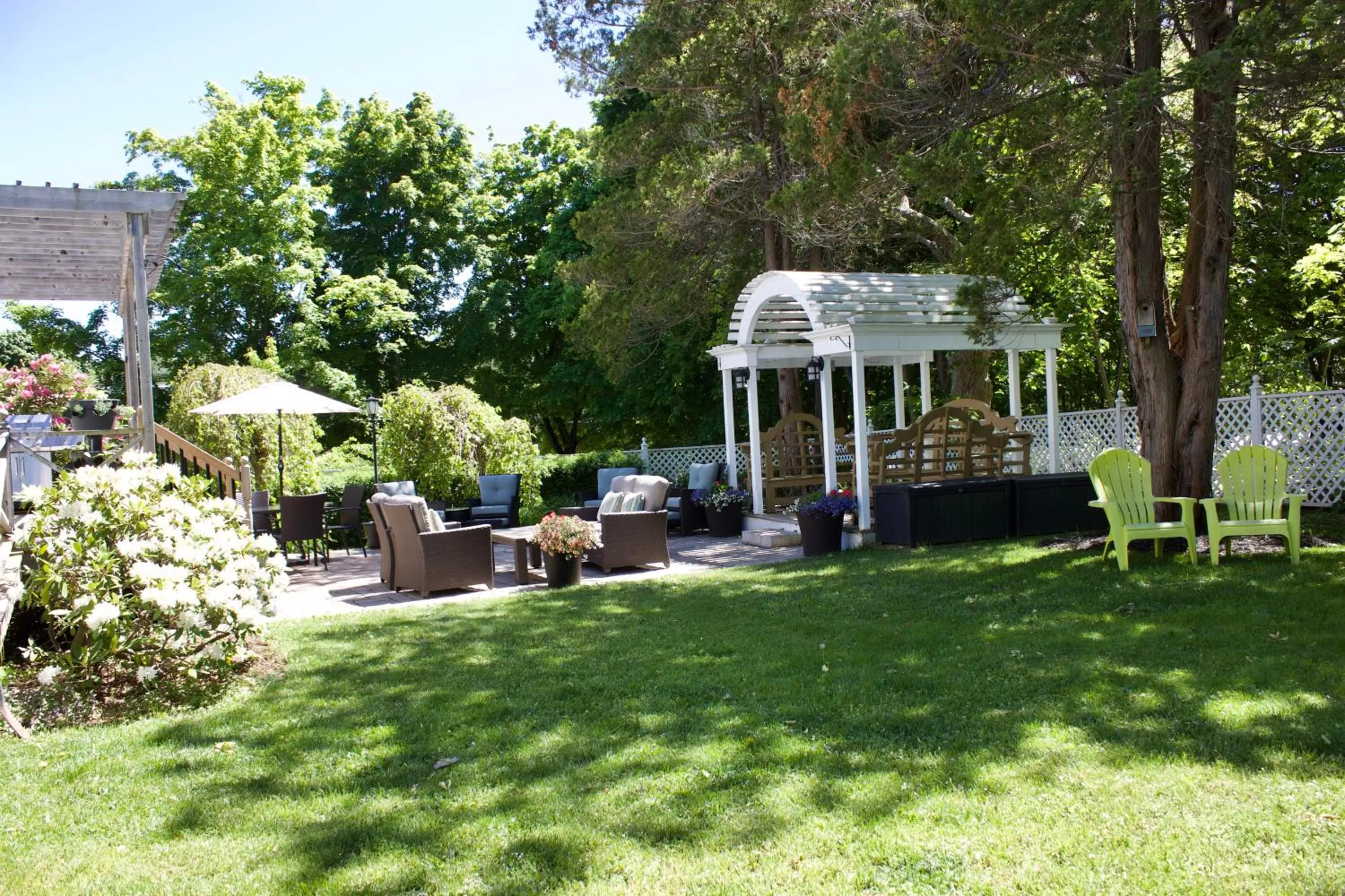 Patio in Tattingstone Inn