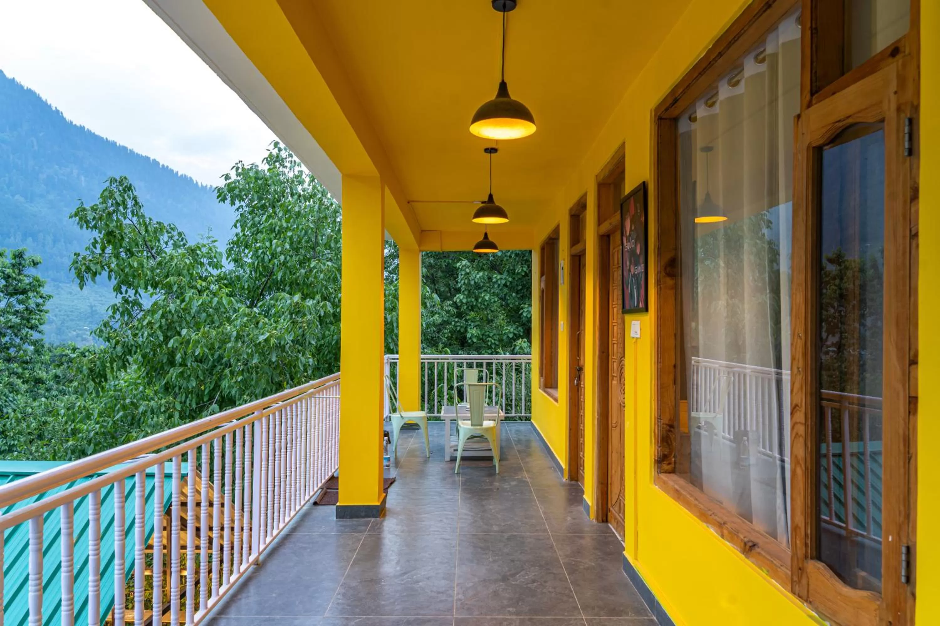 Whoopers Hostel Manali