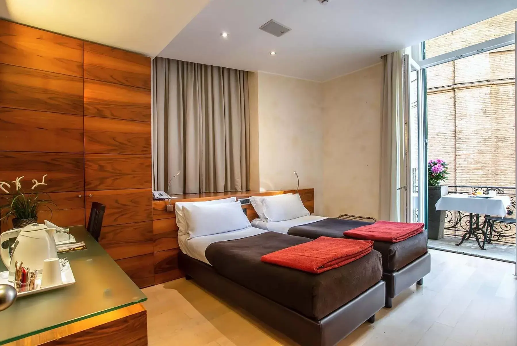 Bedroom, Bed in Hotel Tritone