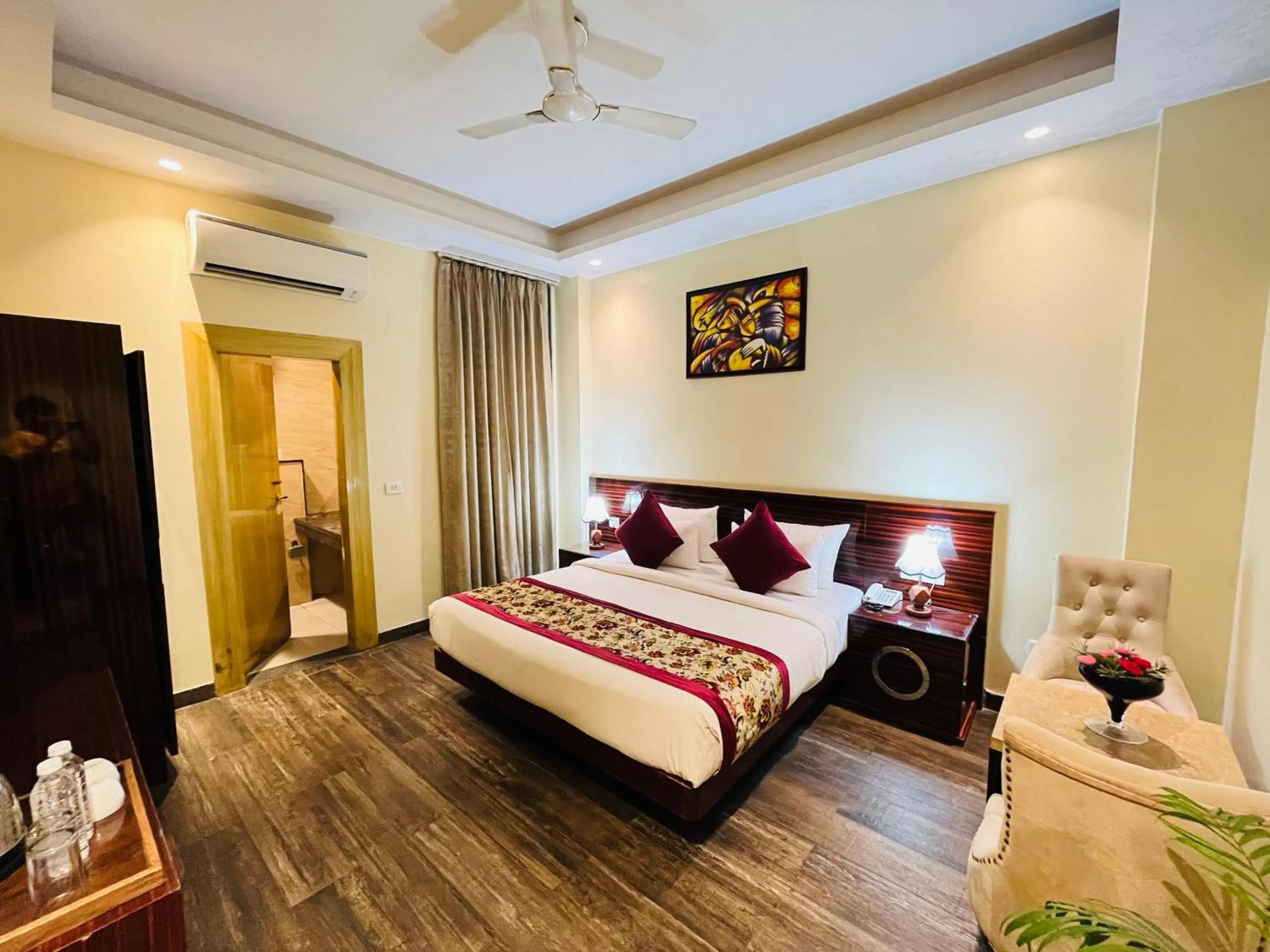 Bed in Hotel Banz near Delhi Airport