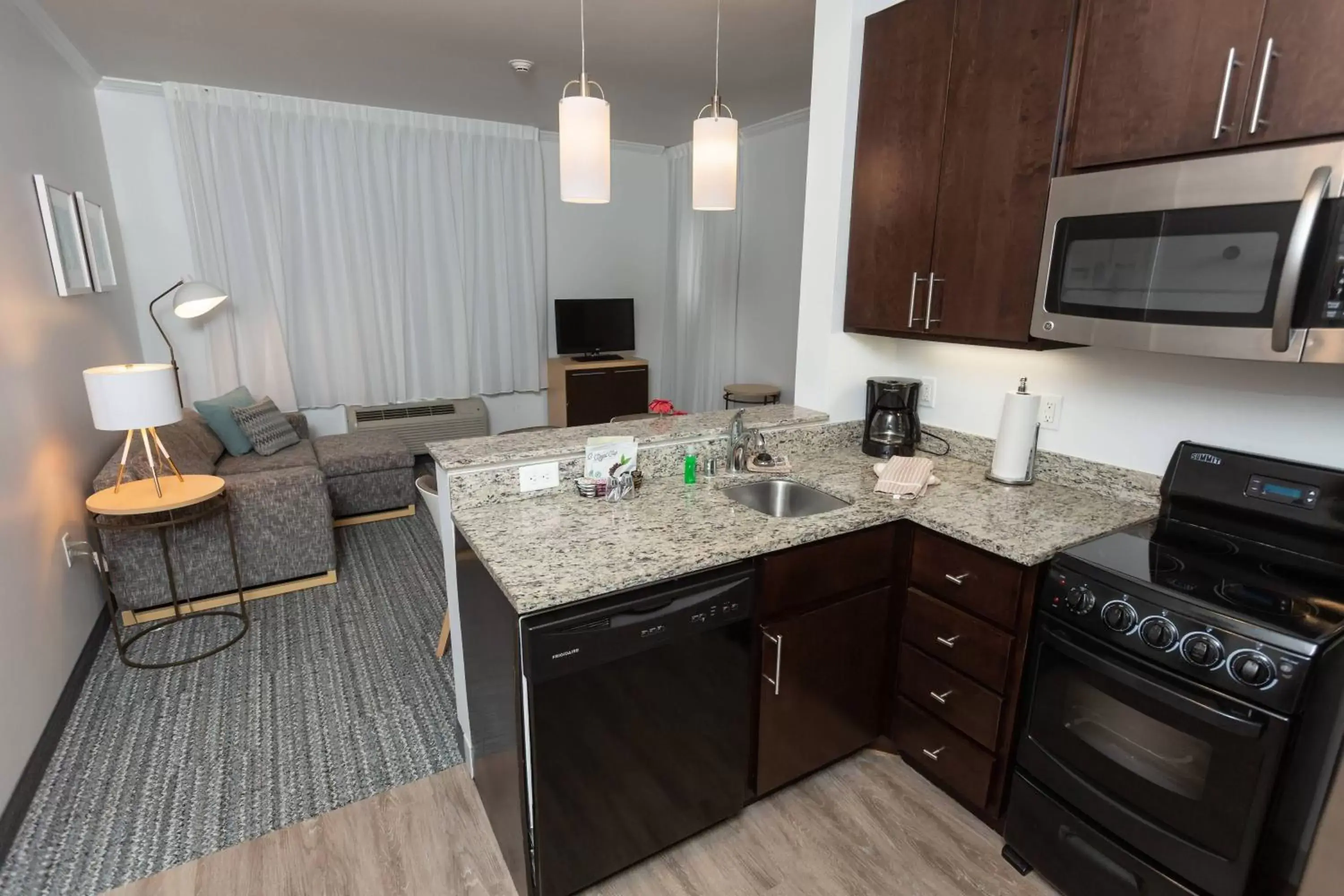 Bedroom, Kitchen/Kitchenette in TownePlace Suites by Marriott Bowling Green