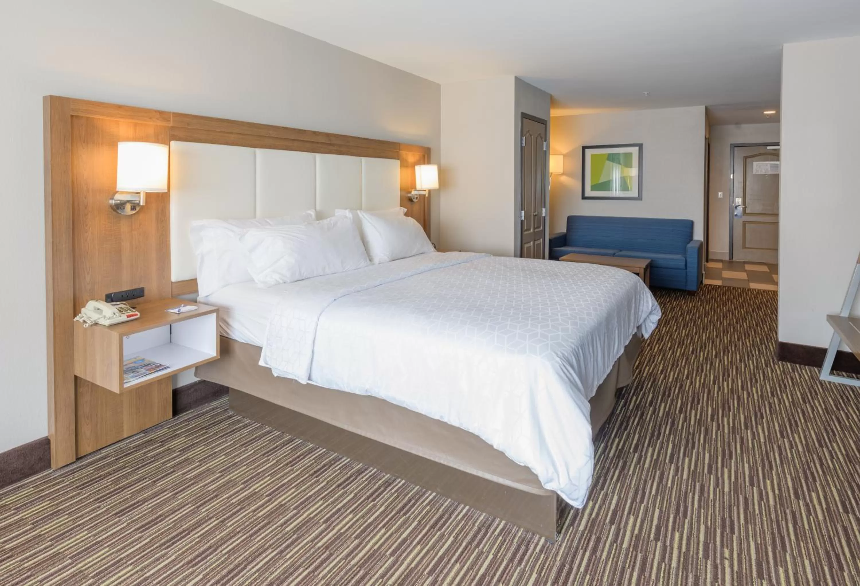 Bed in Holiday Inn Express & Suites Jamestown by IHG
