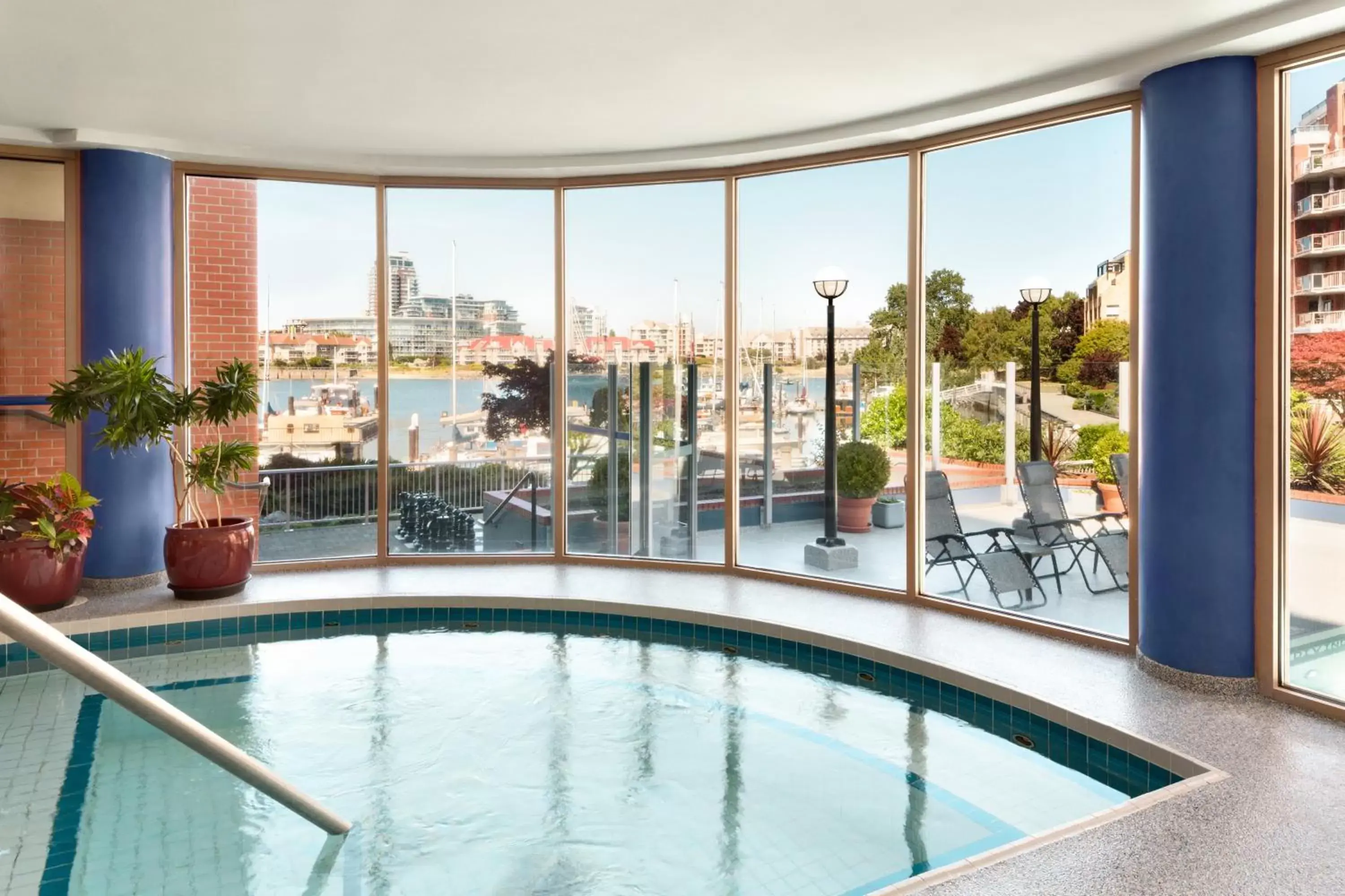 Hot Tub in Coast Victoria Hotel & Marina by APA