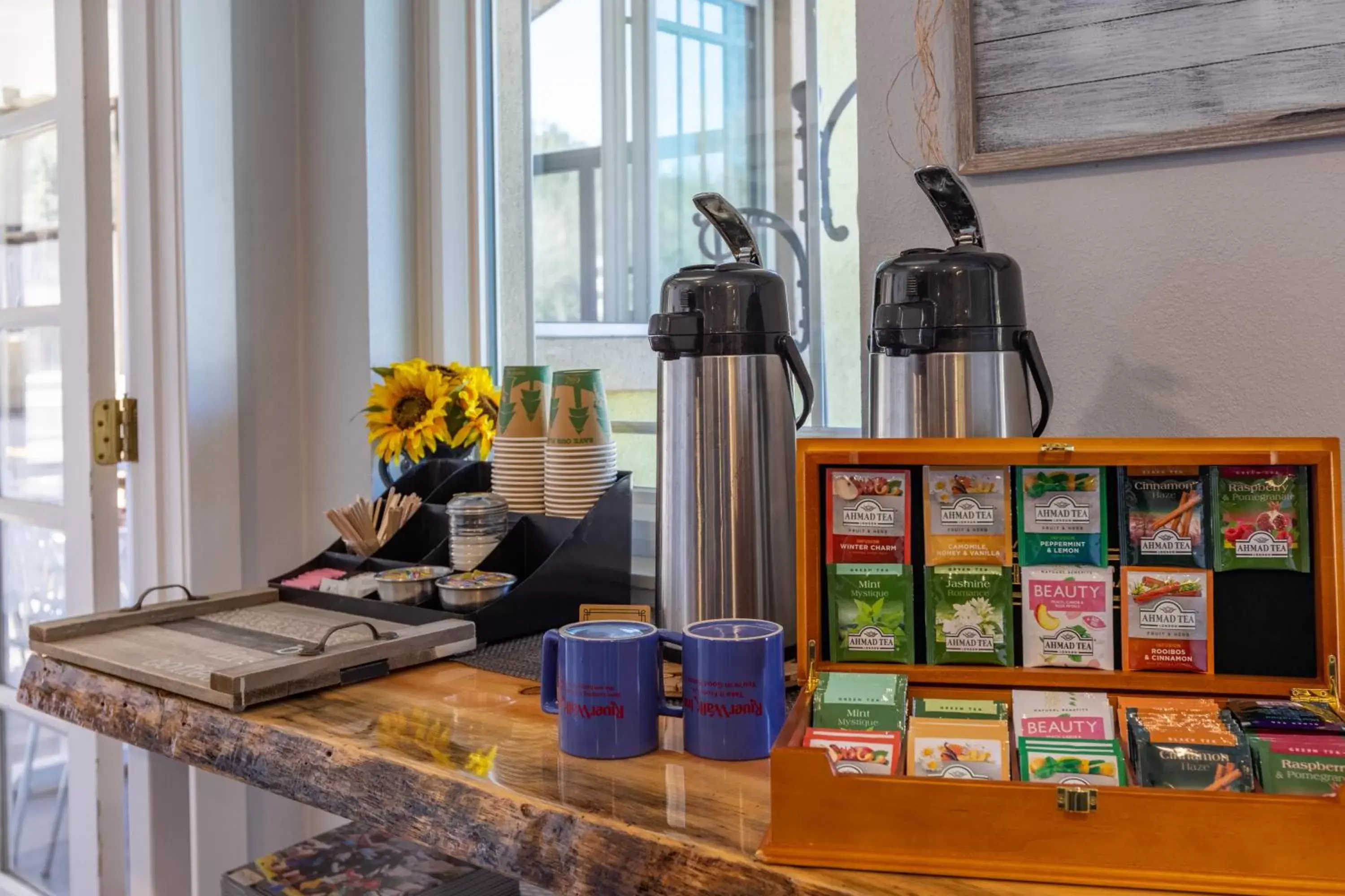 Coffee/tea facilities in RiverWalk Inn