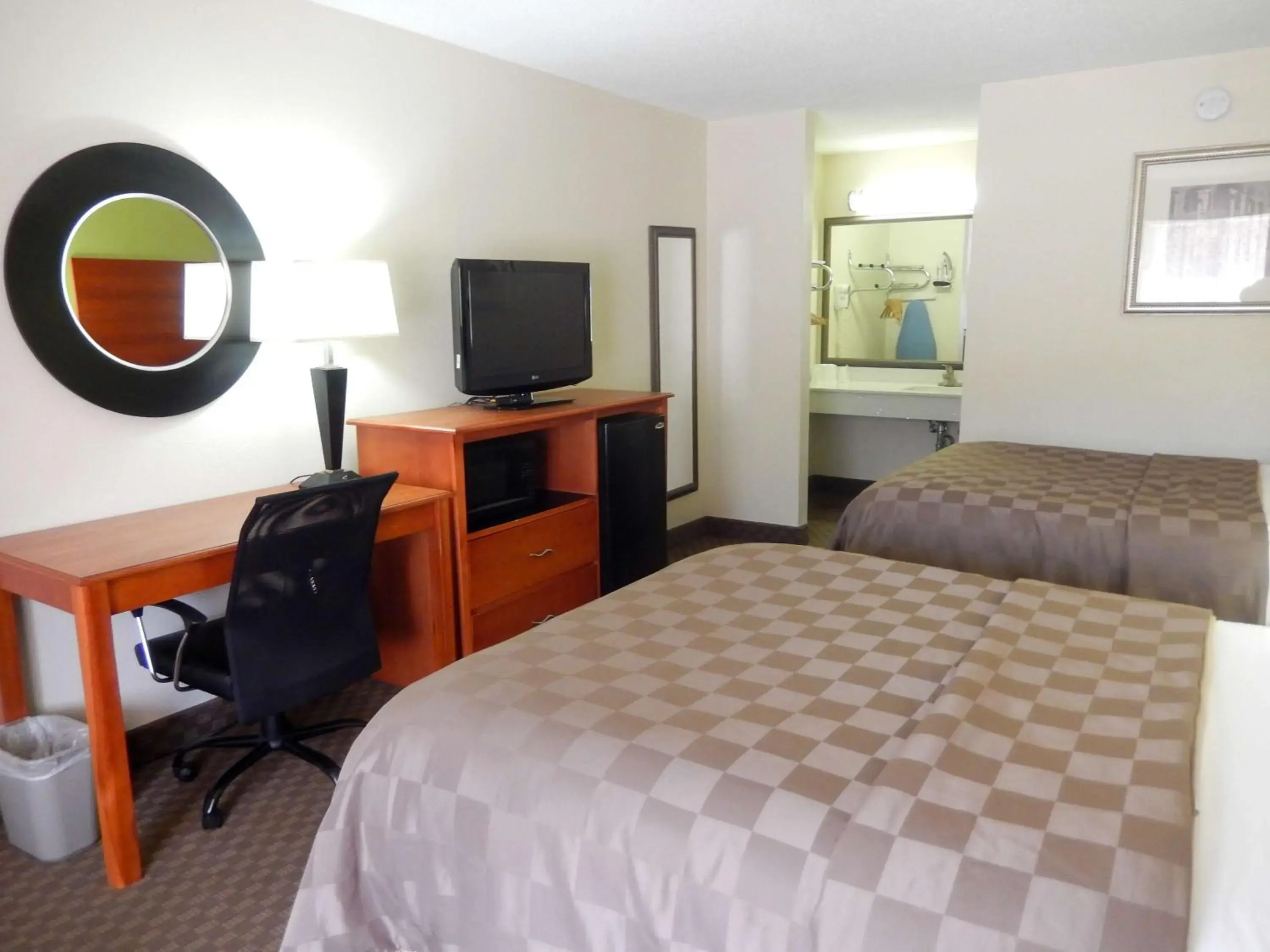 TV and multimedia, Bed in Motel 6-Luling, LA