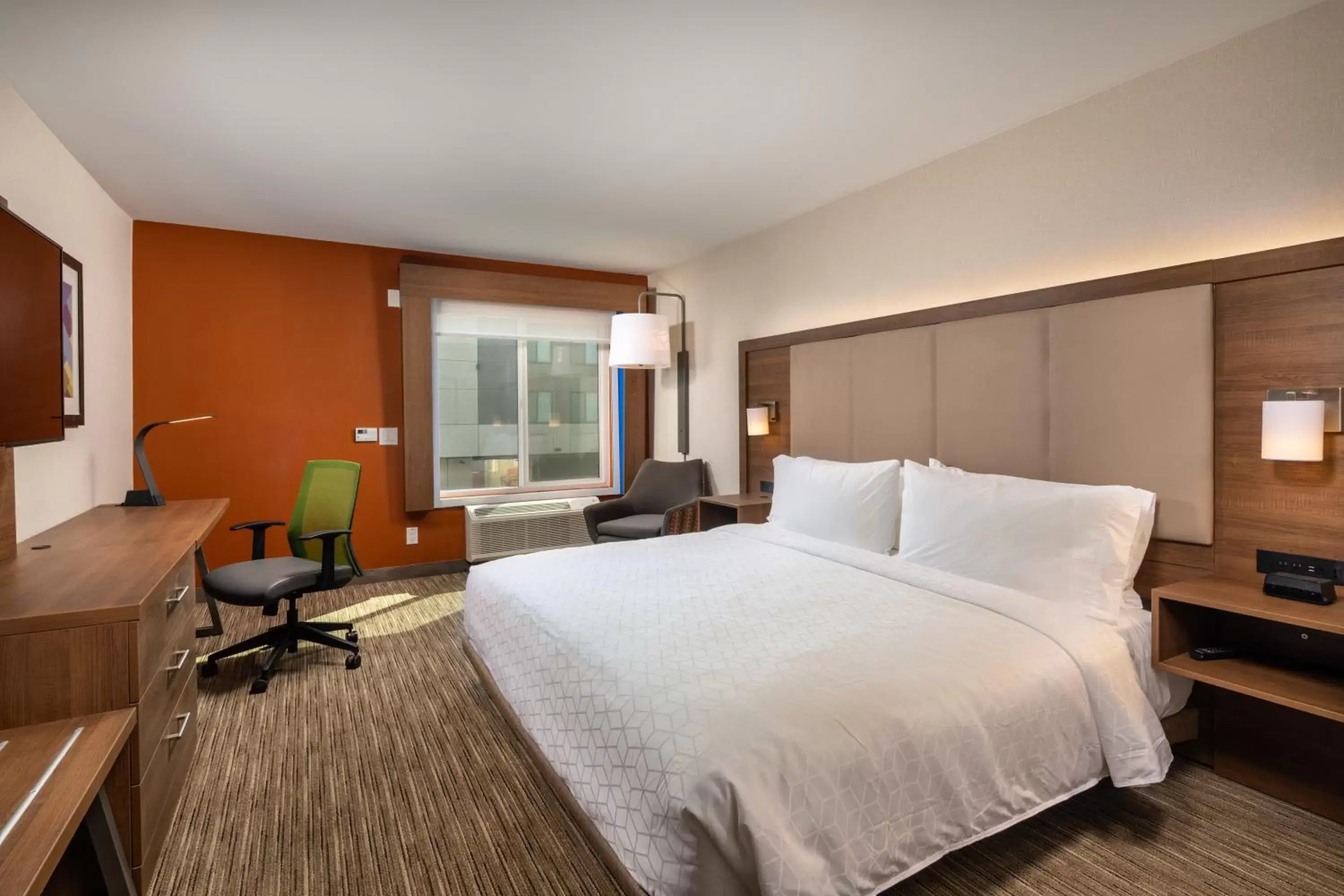 Bedroom, Bed in Holiday Inn Express & Suites Chatsworth, an IHG Hotel