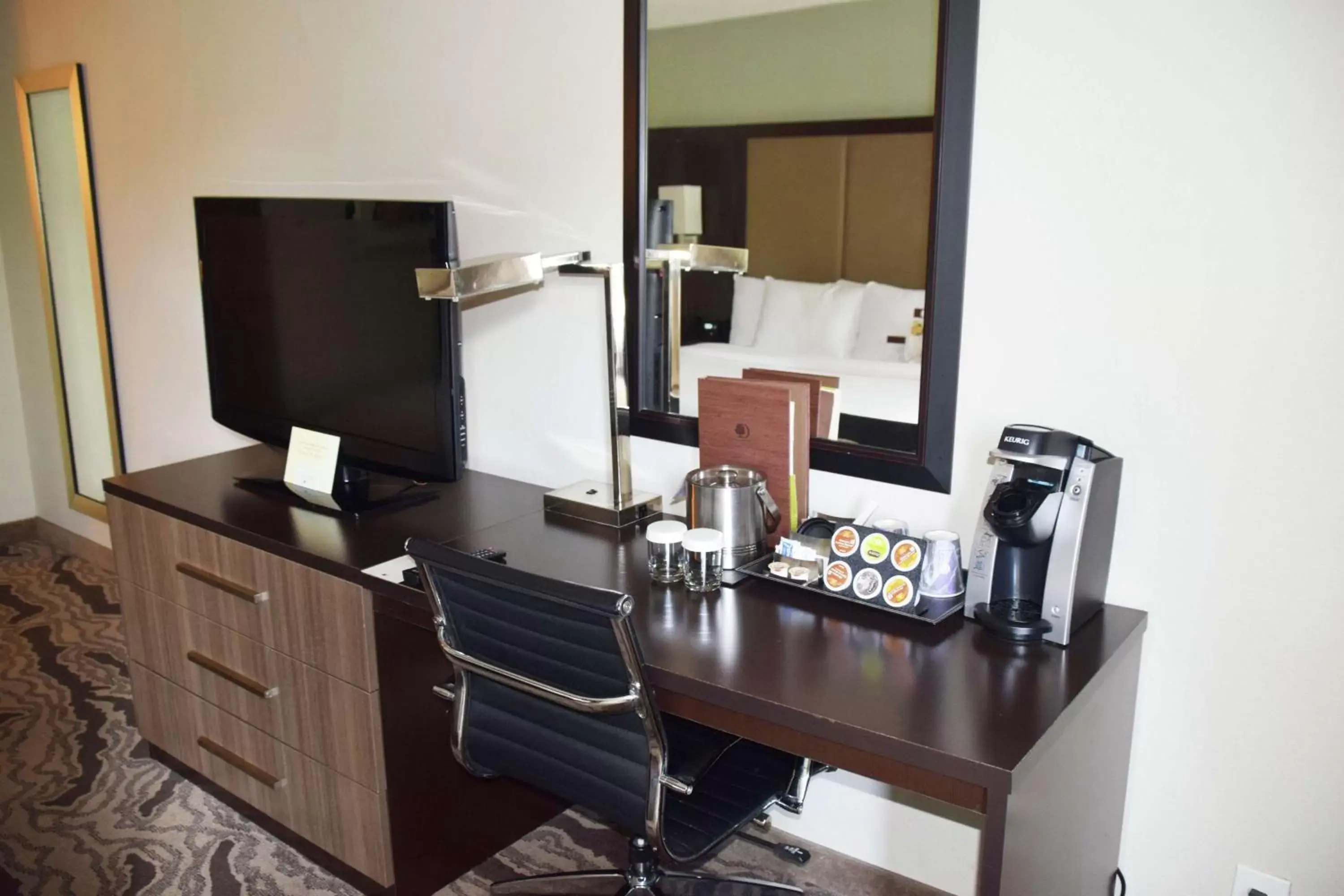 Bedroom, TV/Entertainment Center in DoubleTree by Hilton Montgomery Downtown