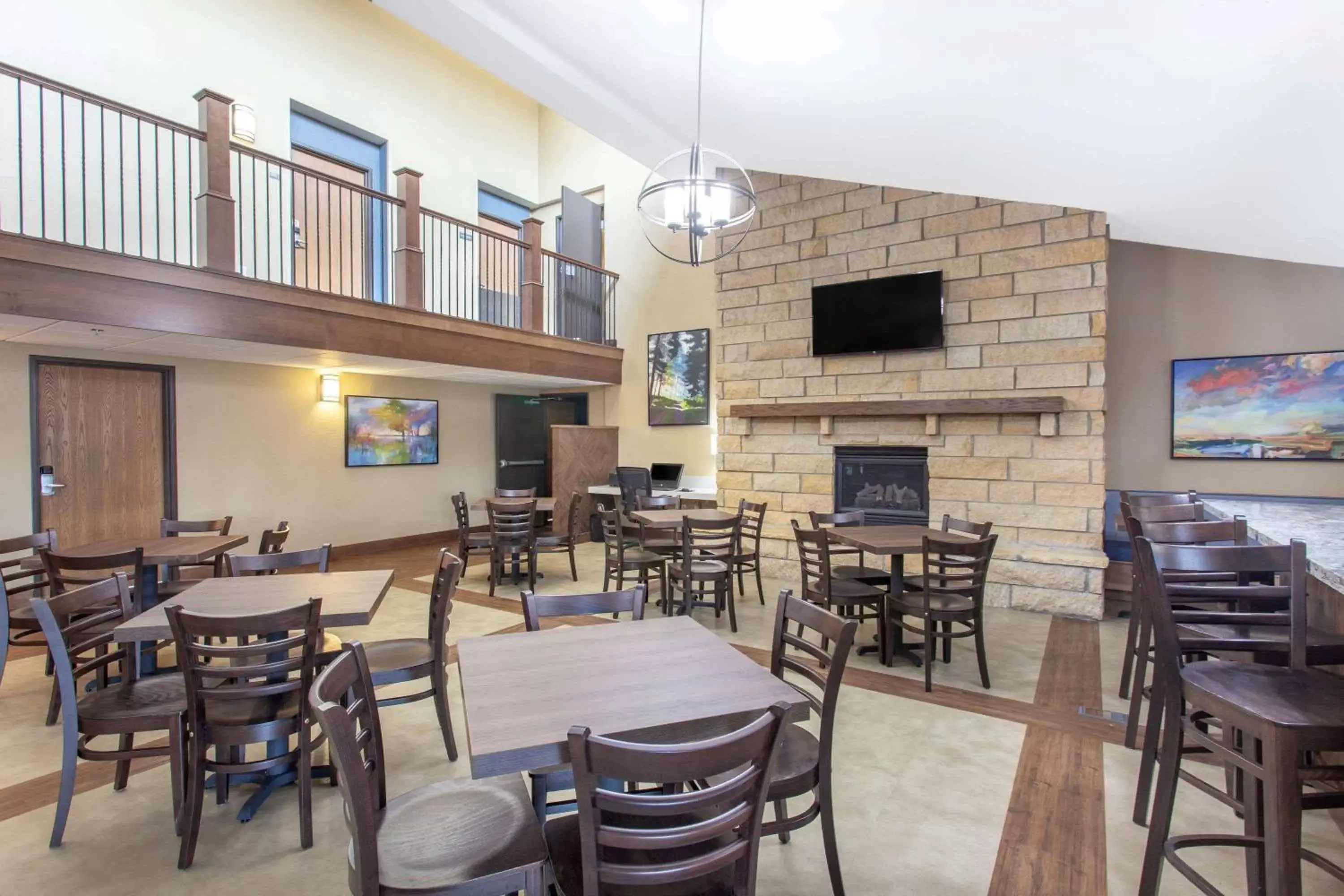 Lobby or reception, Restaurant/Places to Eat in AmericInn by Wyndham Mankato Event Center near MSU