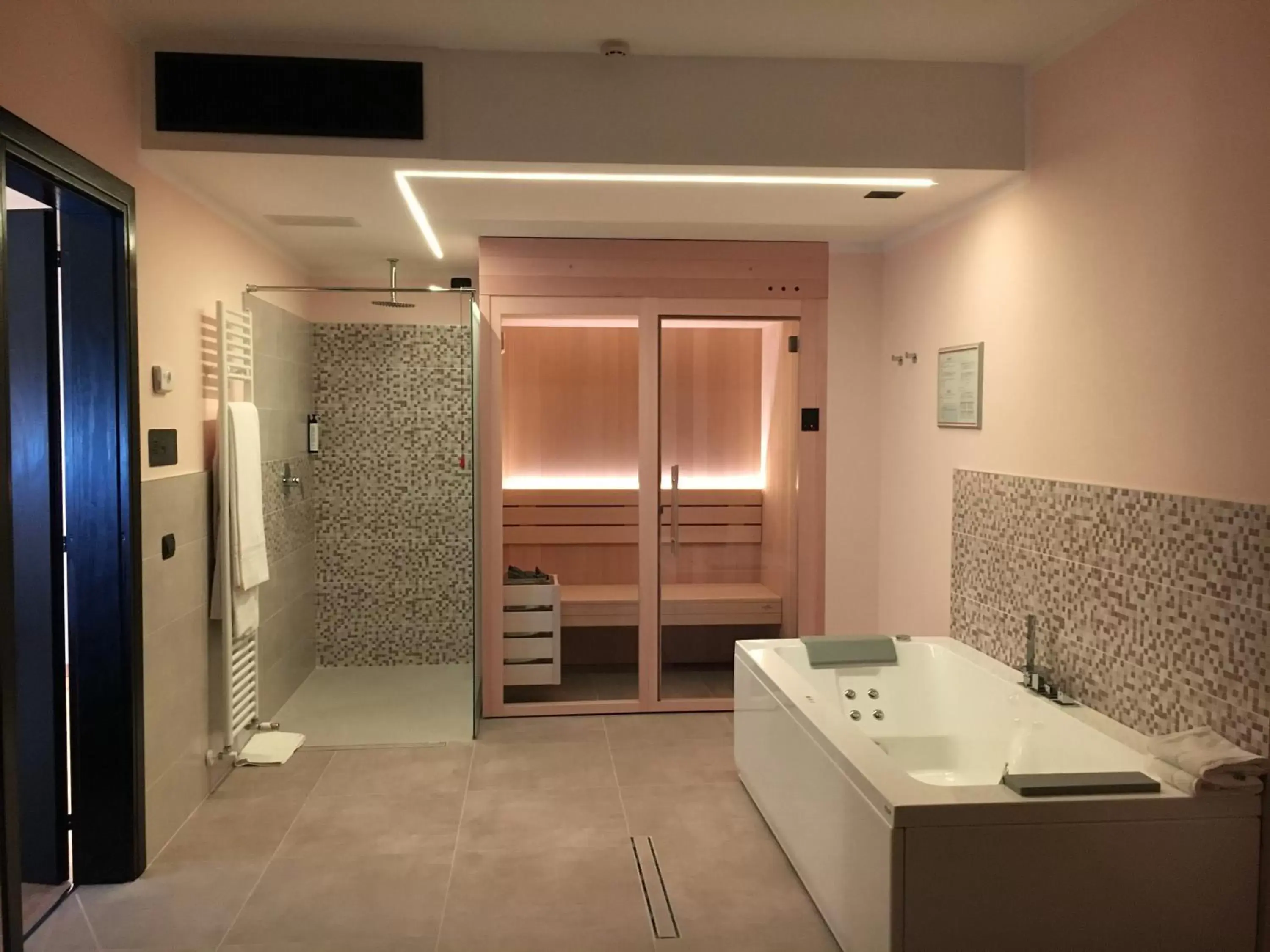 Shower, Bathroom in Hotel Saccardi & Spa - Adults Only