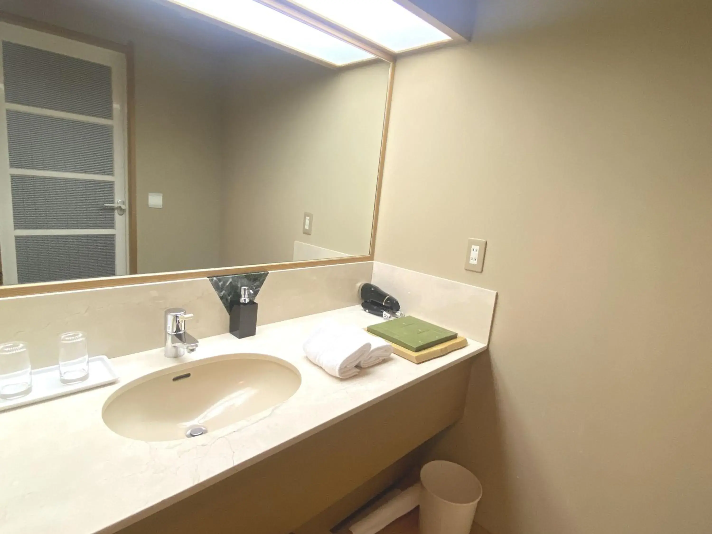 View (from property/room), Bathroom in Wakamatsu Hot Spring Resort