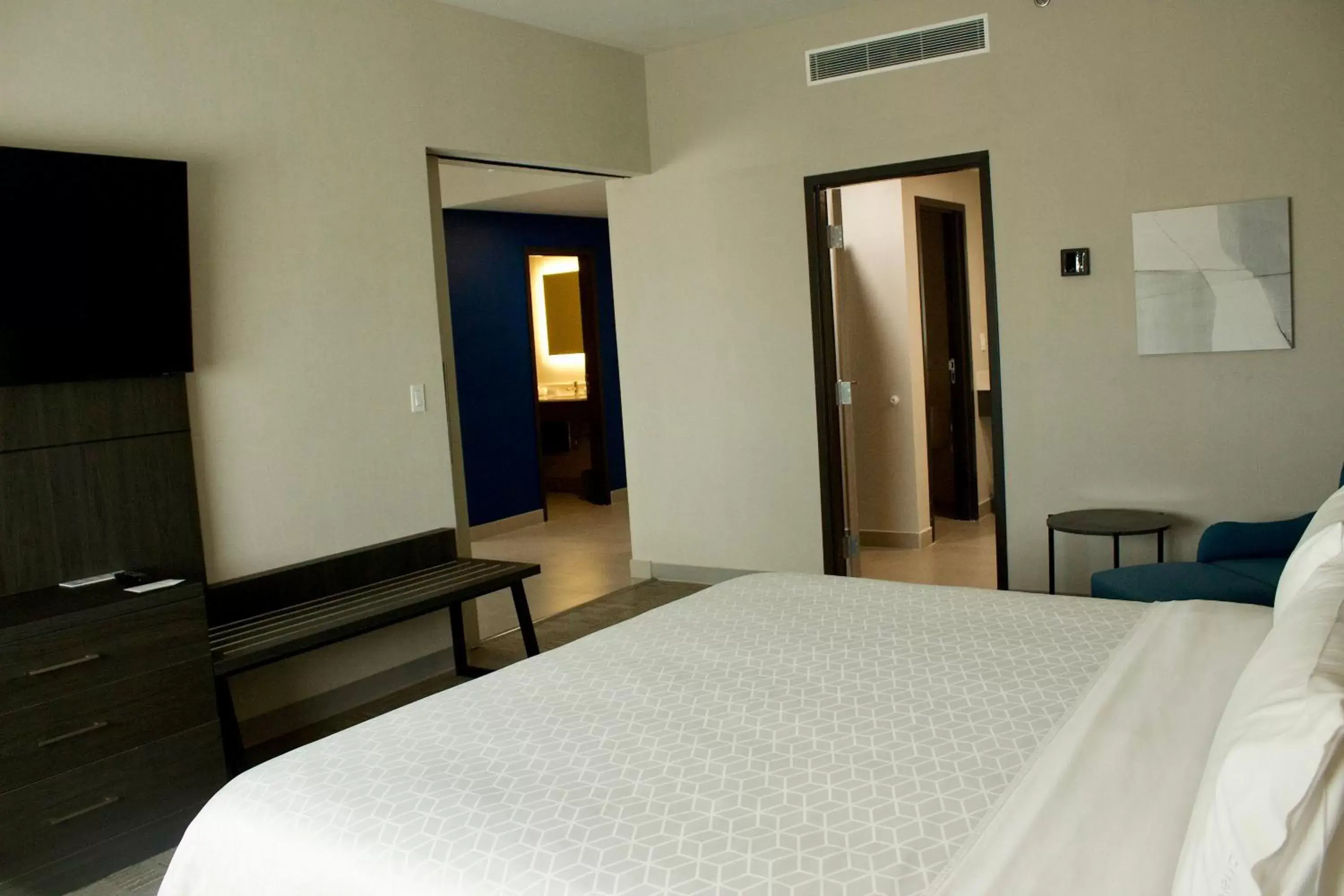 Bedroom, Bed in Holiday Inn Express & Suites - Tijuana Otay, an IHG Hotel