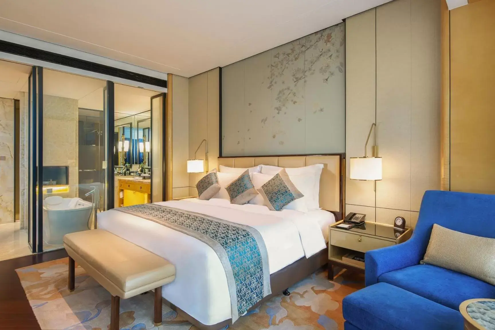 Photo of the whole room, Bed in Kempinski Hotel Fuzhou