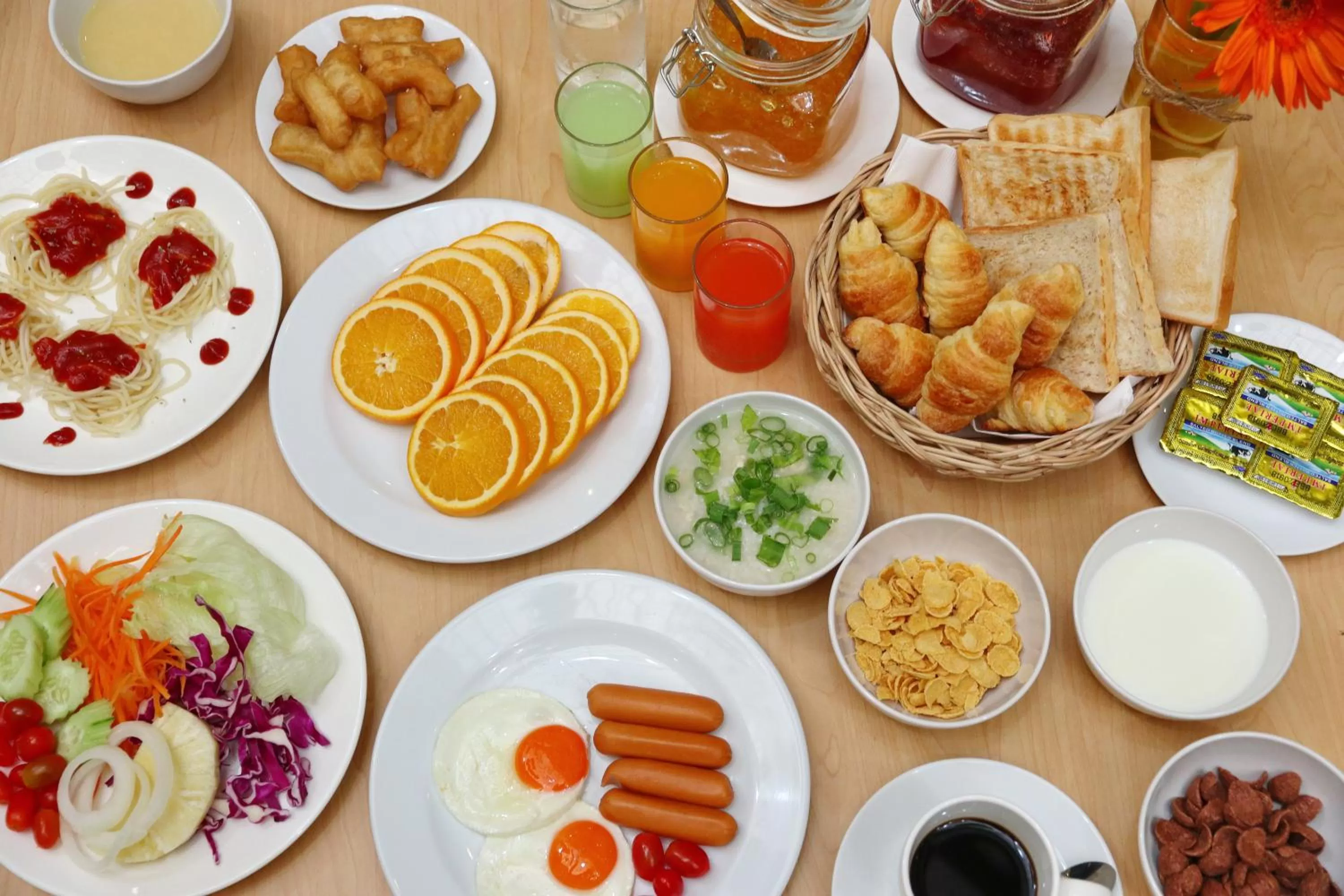 Food and drinks in Imm Hotel Thaphae Chiang Mai