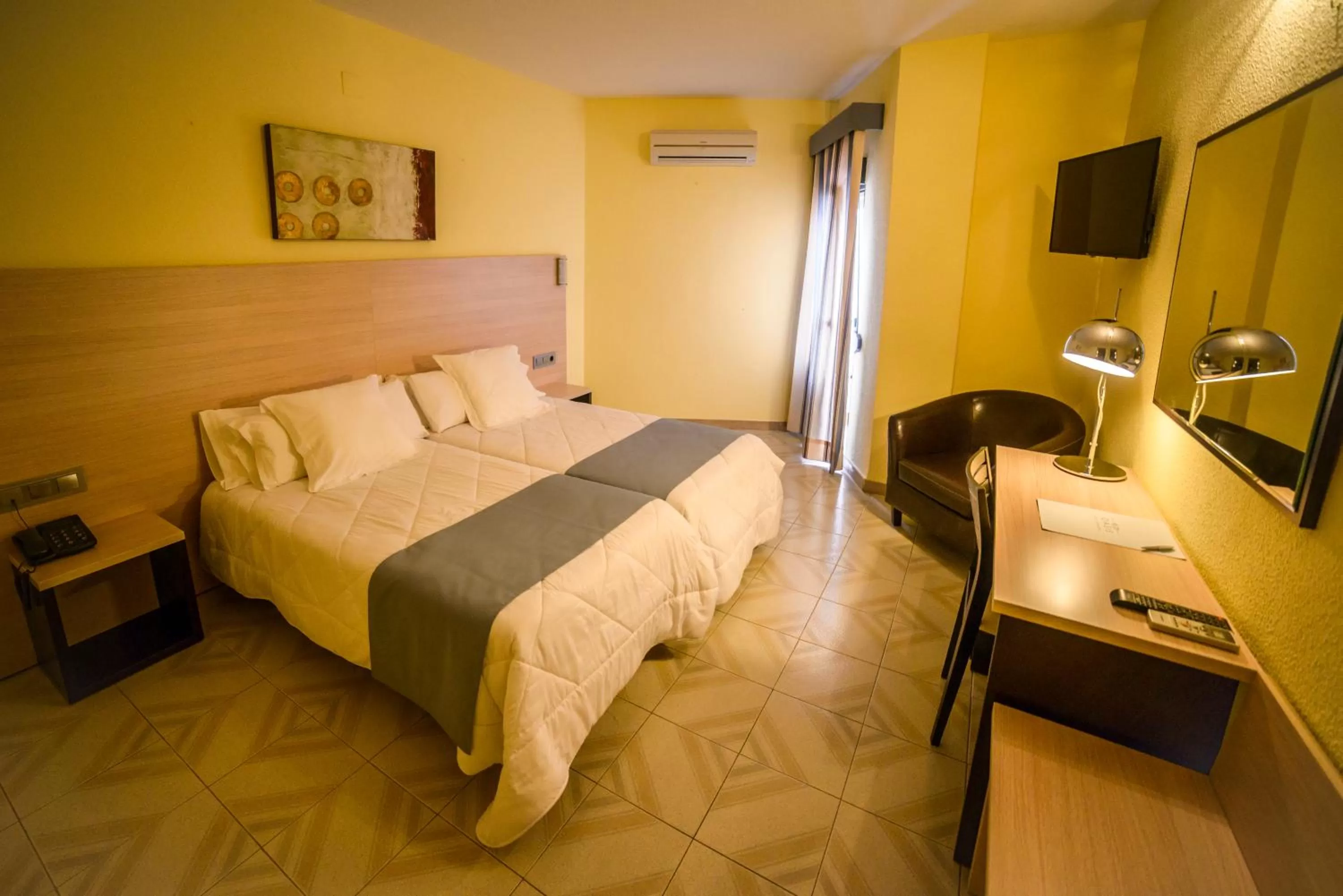 Photo of the whole room, Bed in Hotel Oasis Familiar