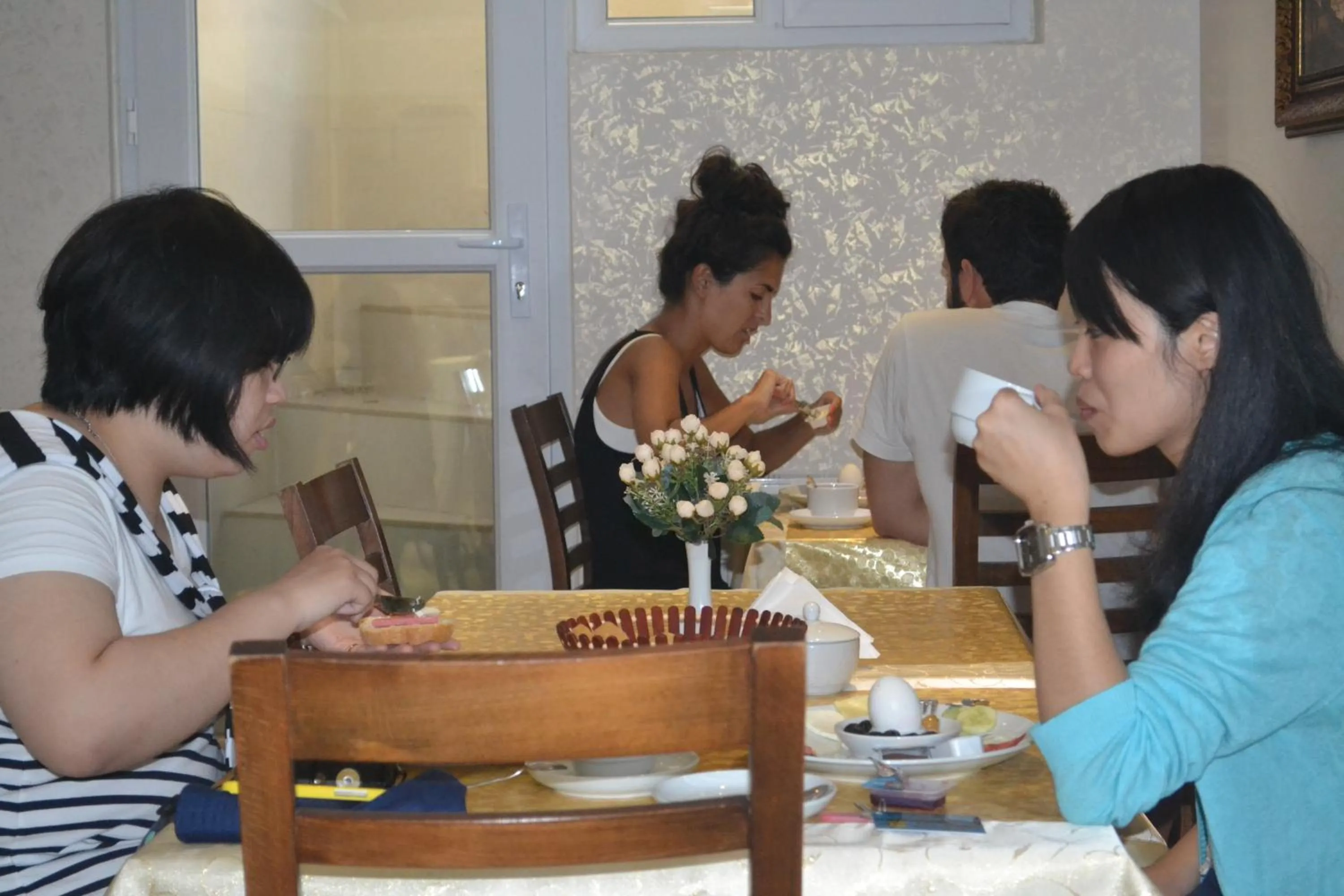 Restaurant/places to eat in New Fatih Hotel