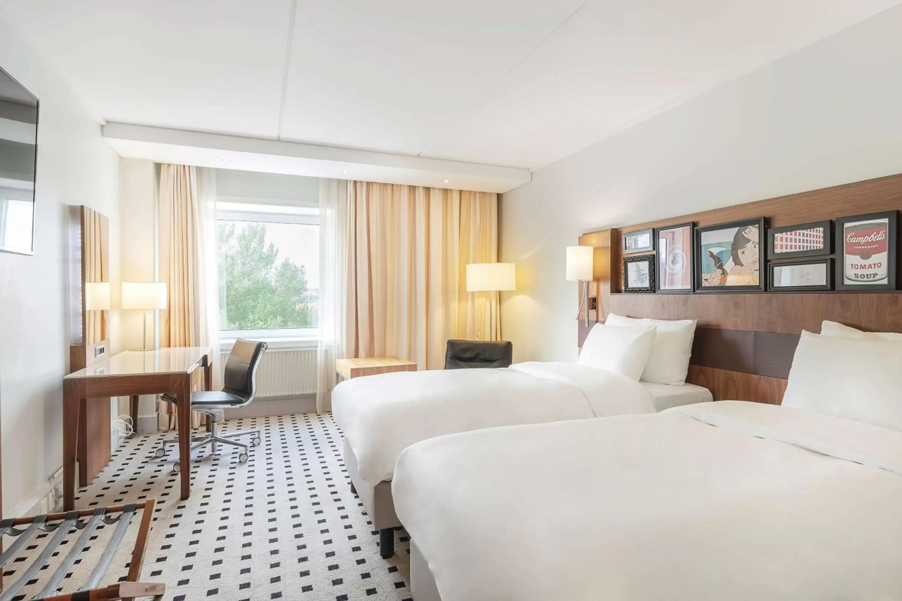 View (from property/room), Bed in Radisson Blu Scandinavia Hotel Aarhus View (from property/room), Bed in Radisson Blu Scandinavia Hotel Aarhus