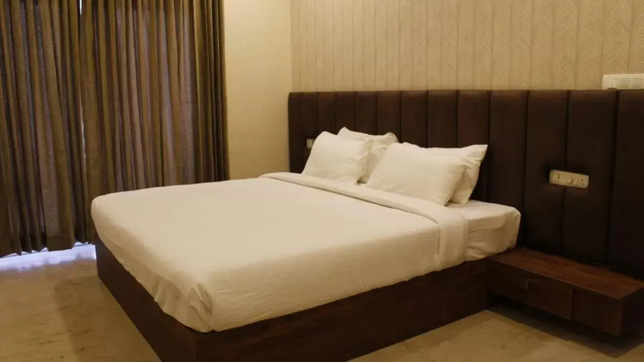 Bed in Elixir Hills Suites Resort and Spa