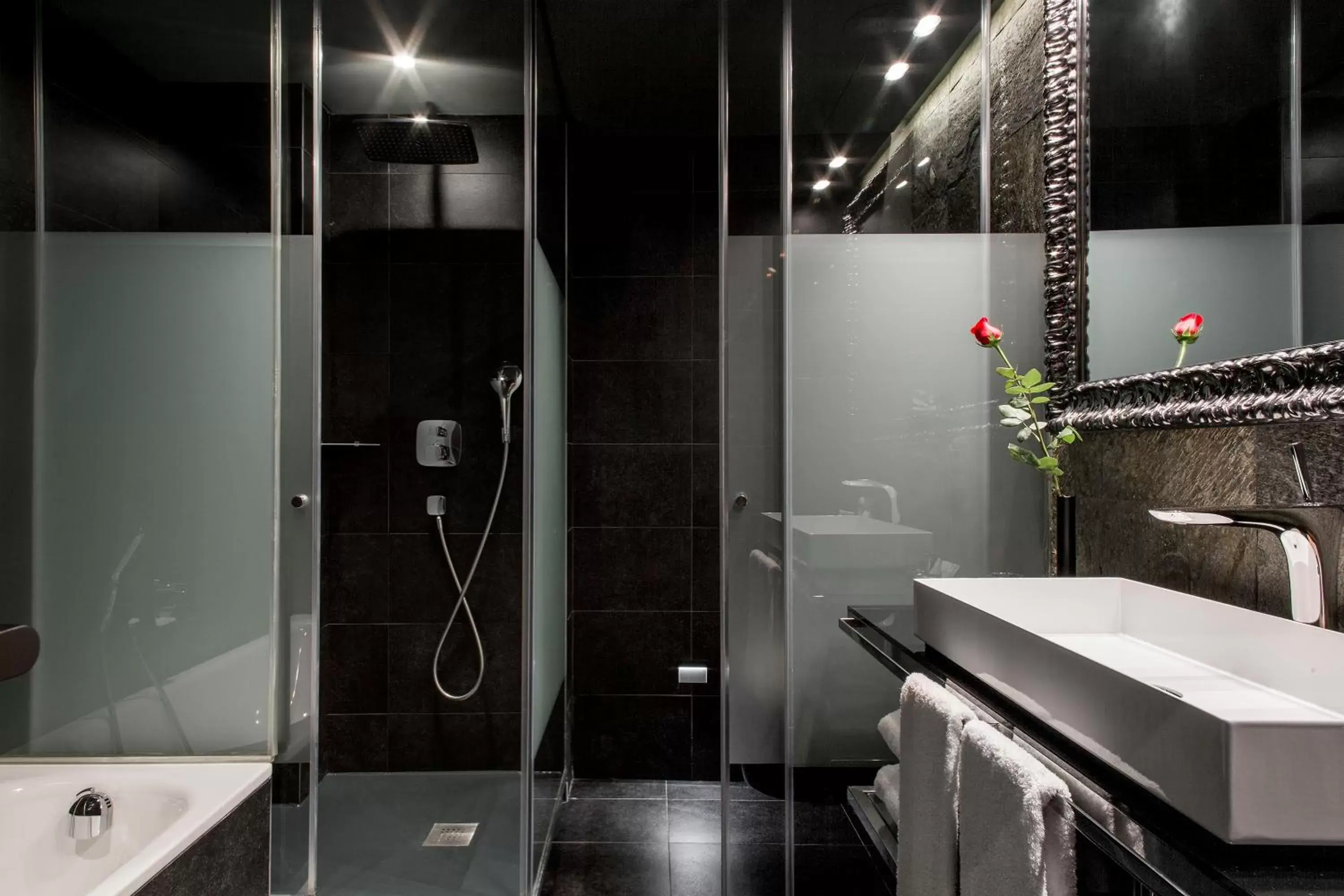 Bathroom in Hotel Bagués, a Small Luxury Hotel of the World