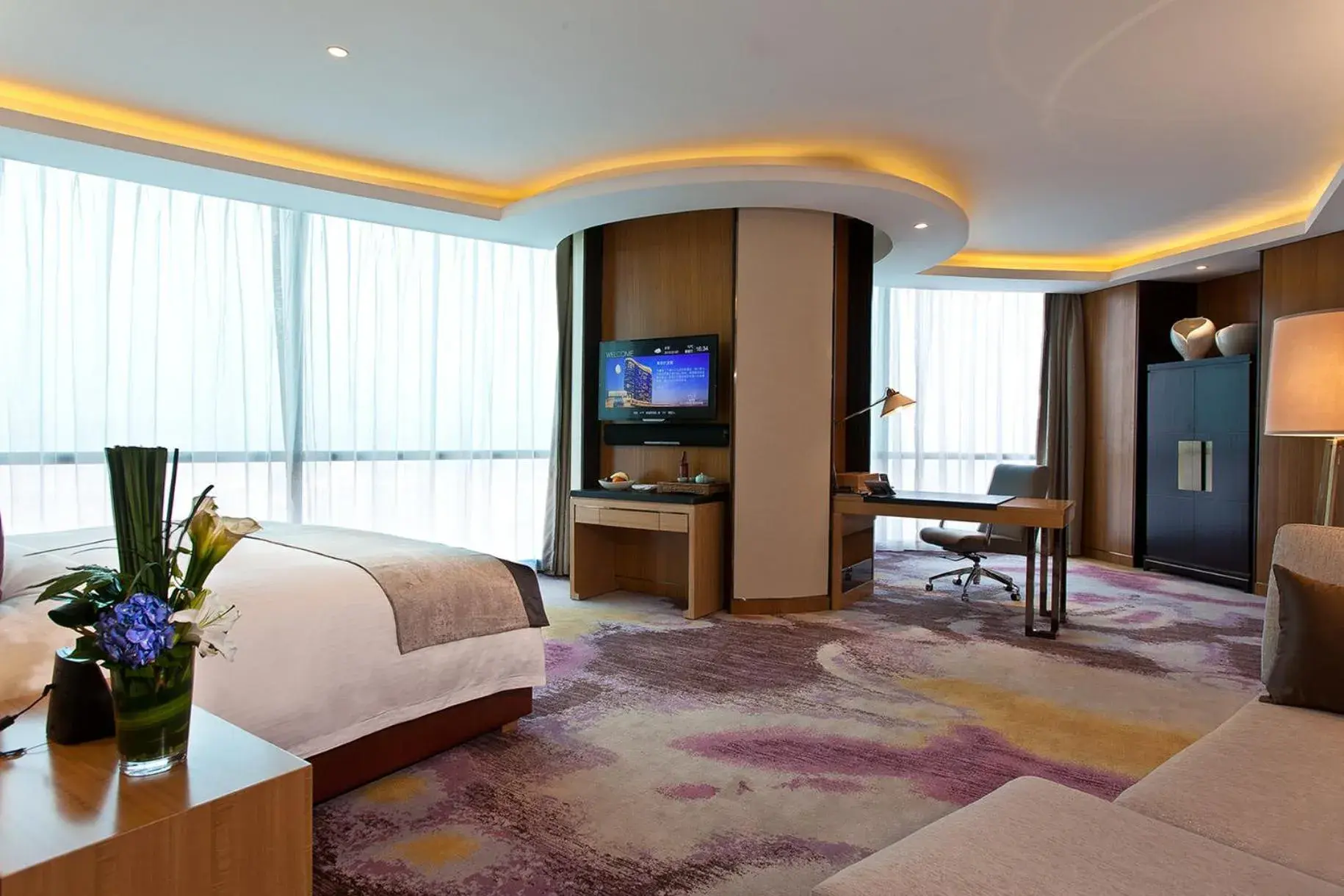 Photo of the whole room, TV/Entertainment Center in InterContinental Changsha, an IHG Hotel