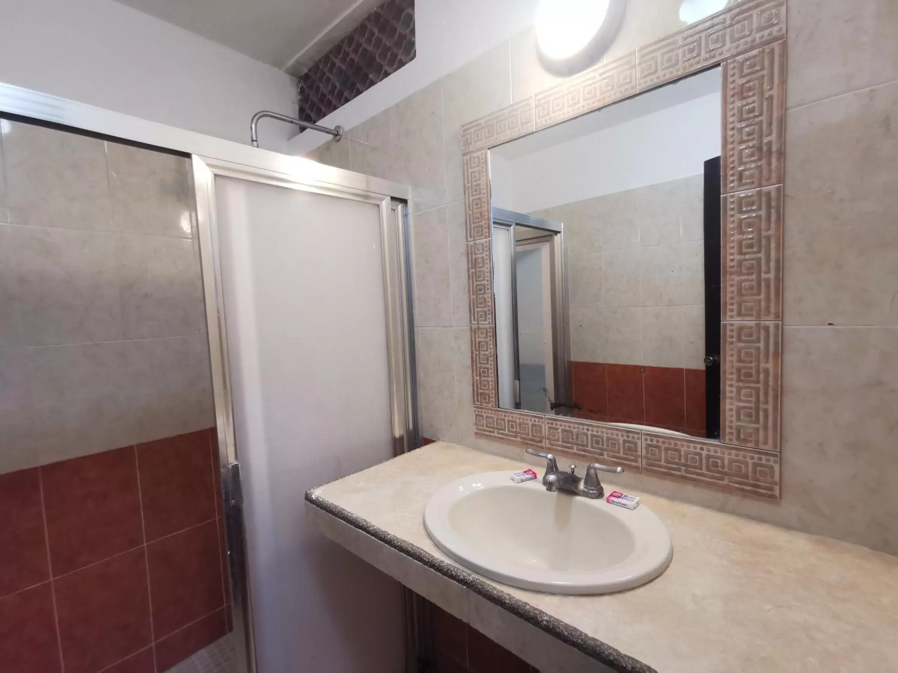 Bathroom in Hotel Las Dalias Inn