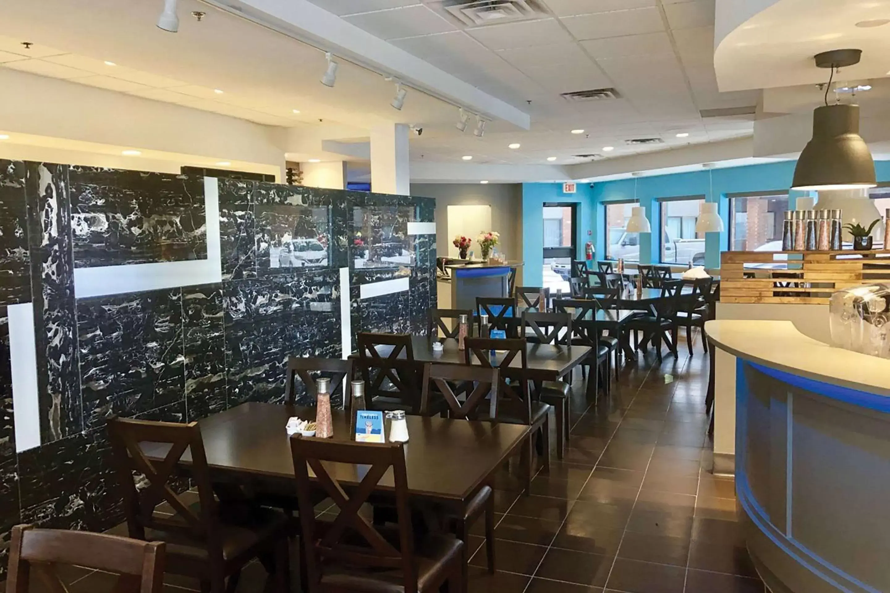 Restaurant/Places to Eat in Comfort Inn Edmonton West