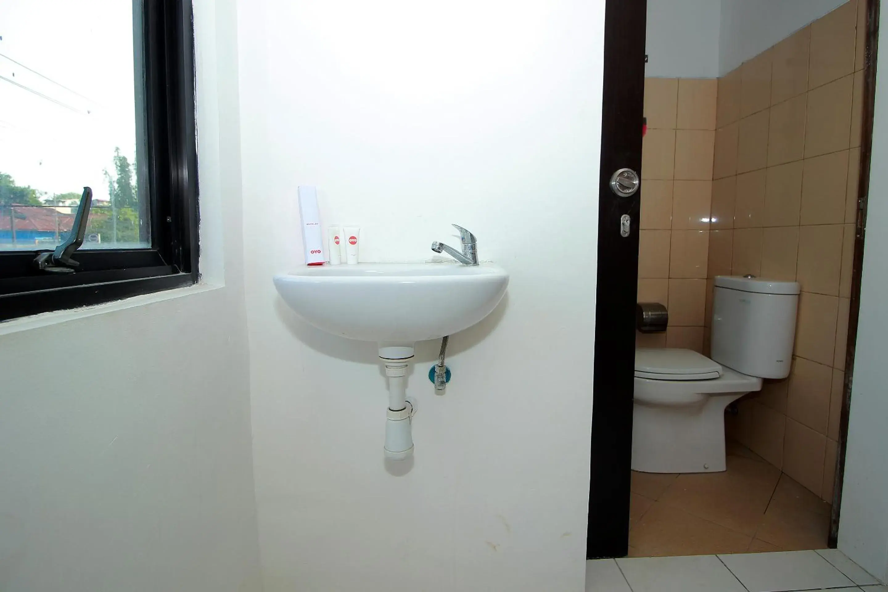 Bathroom in OYO 1678 Jati Exclusive Homestay