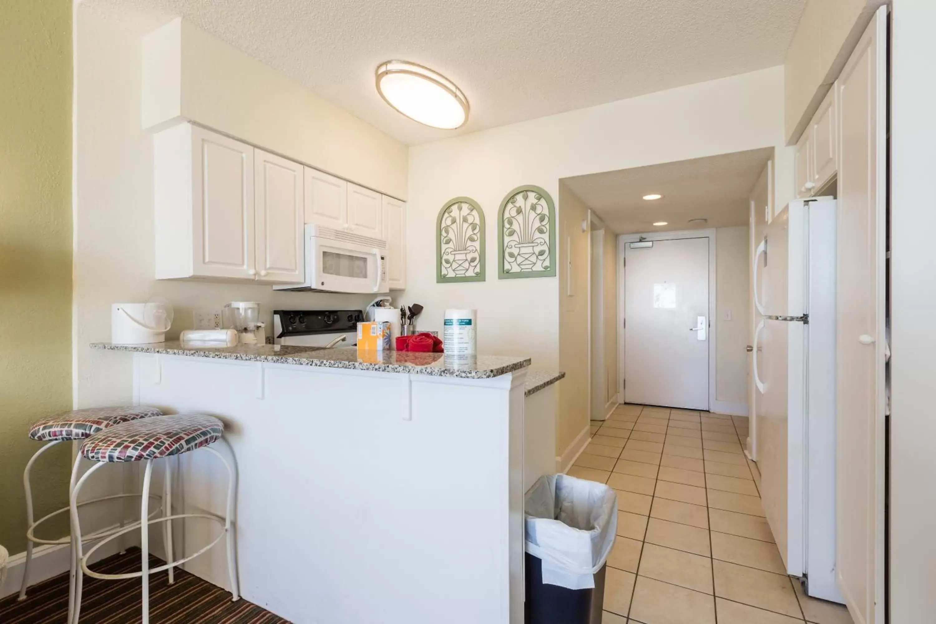 Kitchen or kitchenette, Kitchen/Kitchenette in Maritime Beach Club by Capital Vacations