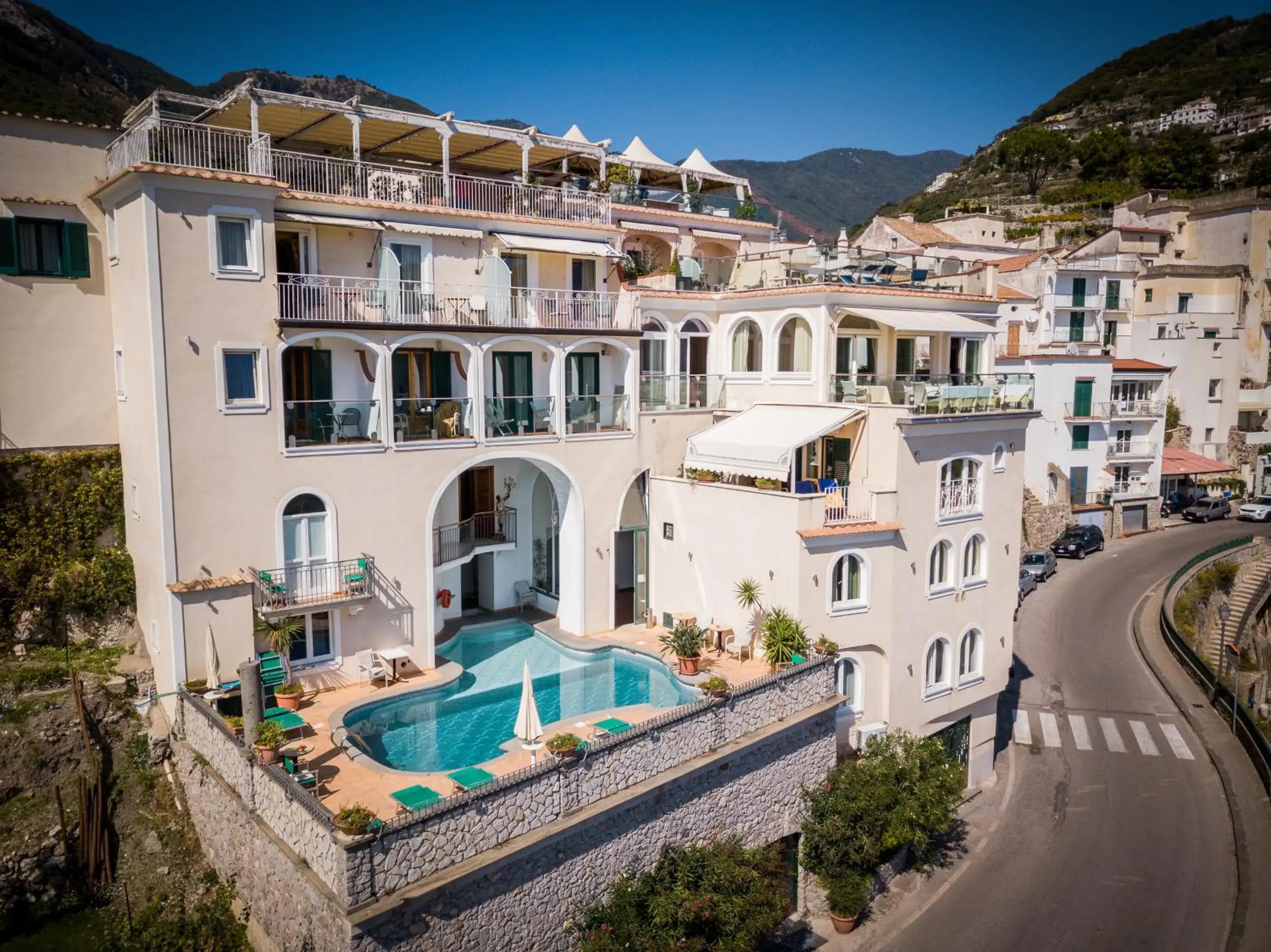 Facade/entrance, Pool View in Hotel Bonadies