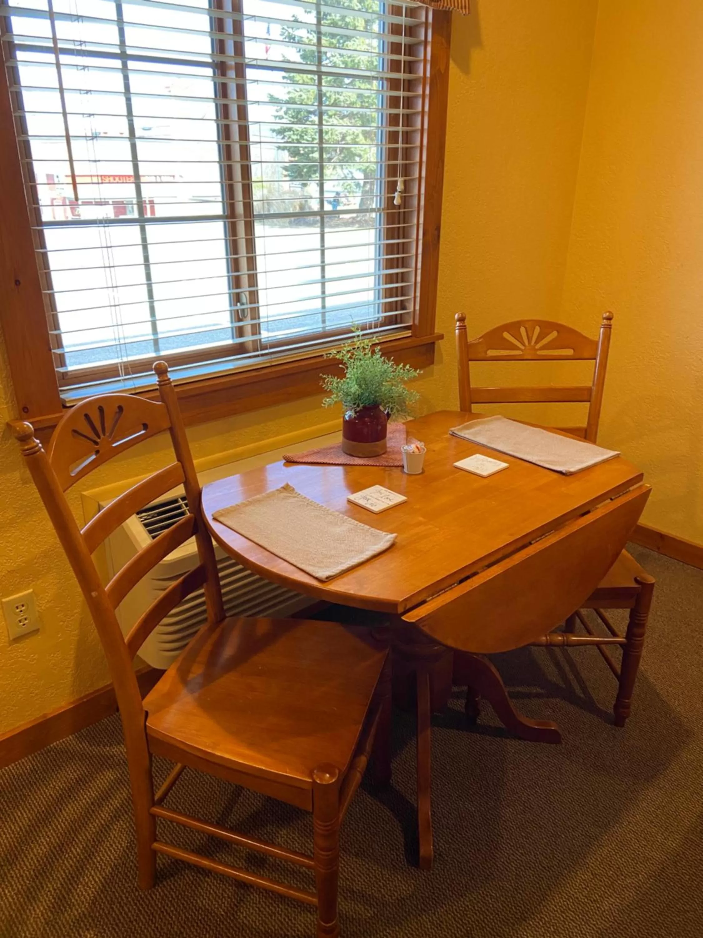 Dining area in The Garrett Inn
