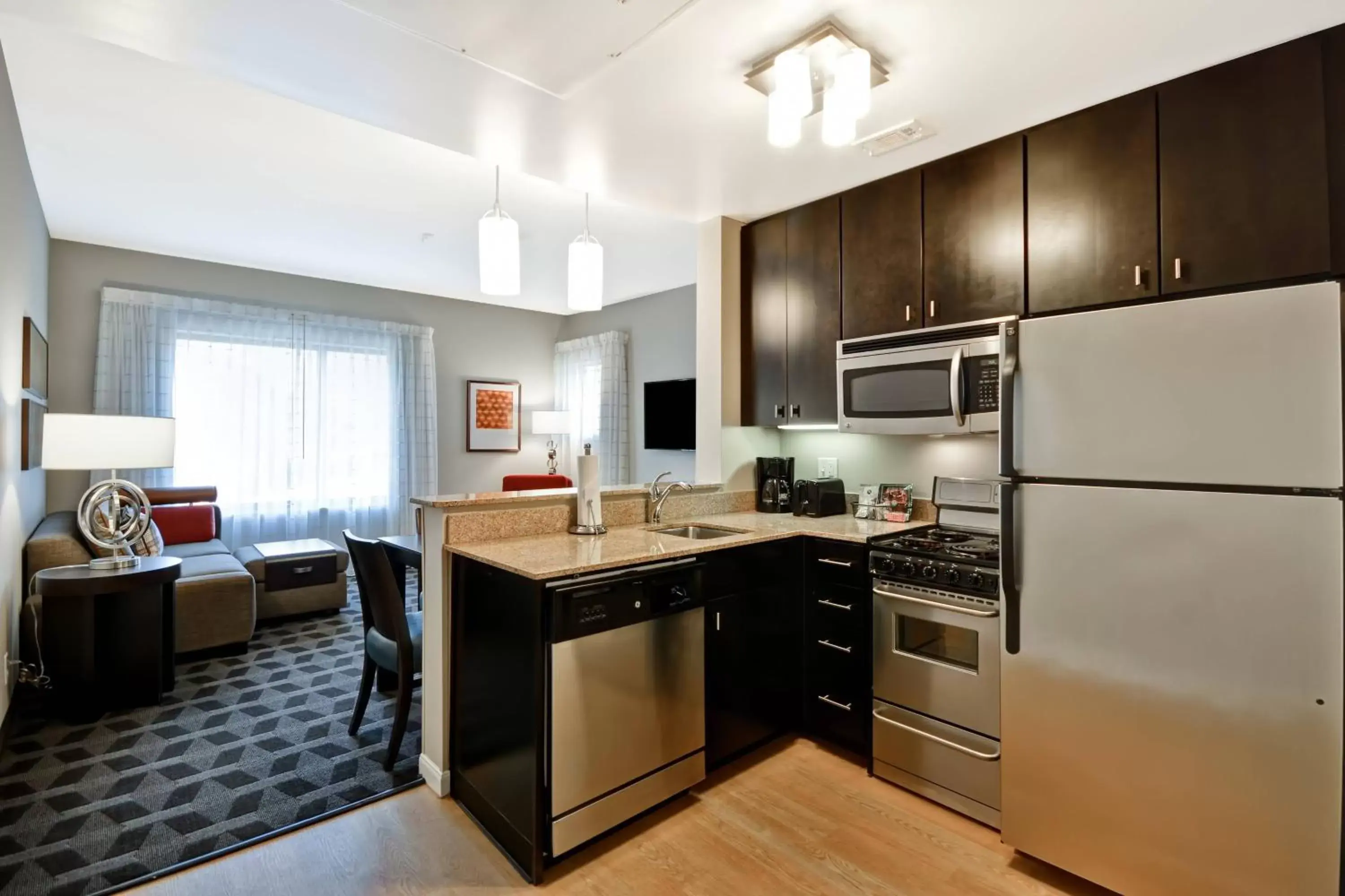 Living room, Kitchen/Kitchenette in TownePlace Suites Dallas/Lewisville