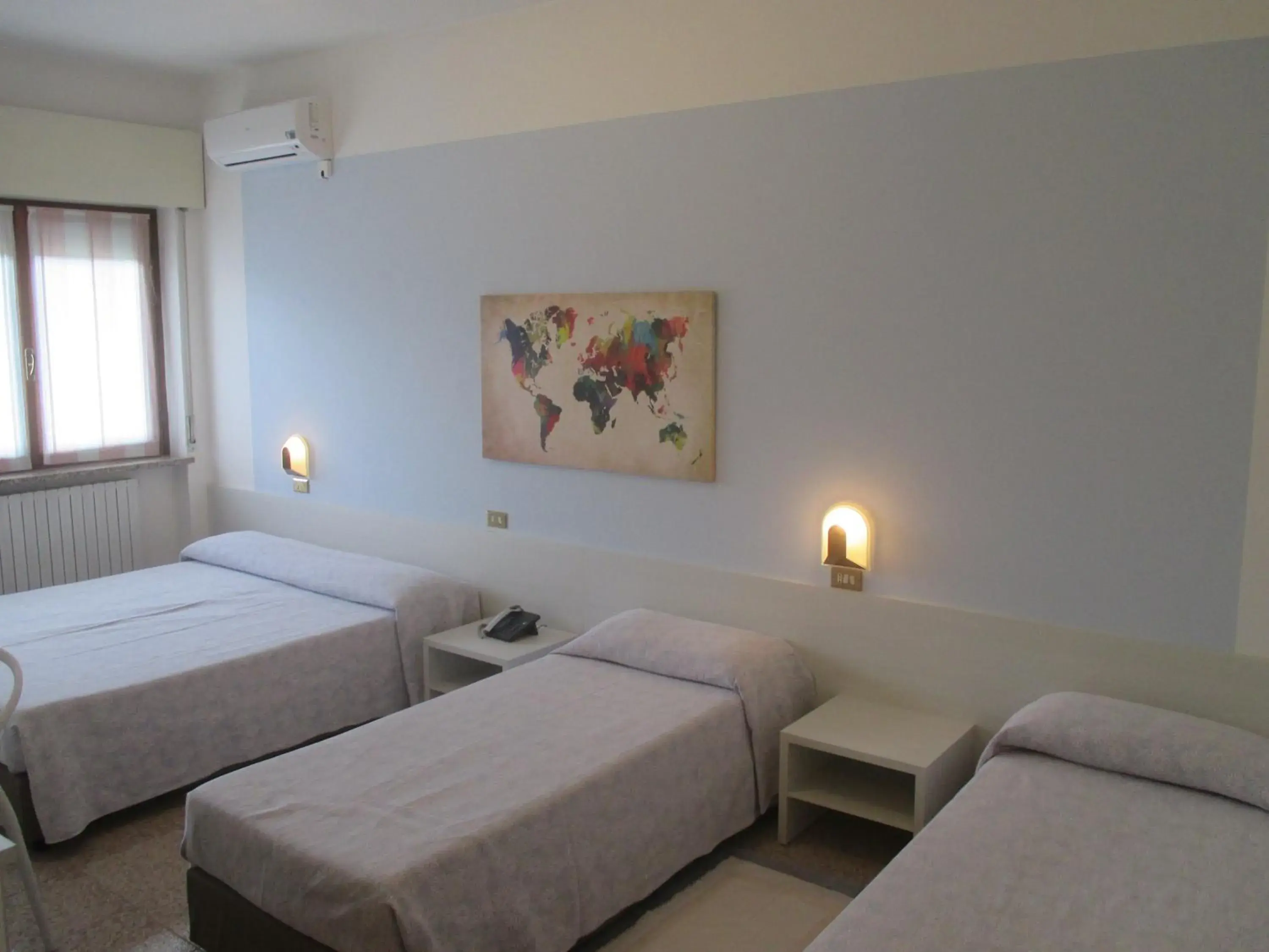 Triple Room in Hotel O'Scugnizzo 2 Triple Room in Hotel O'Scugnizzo 2