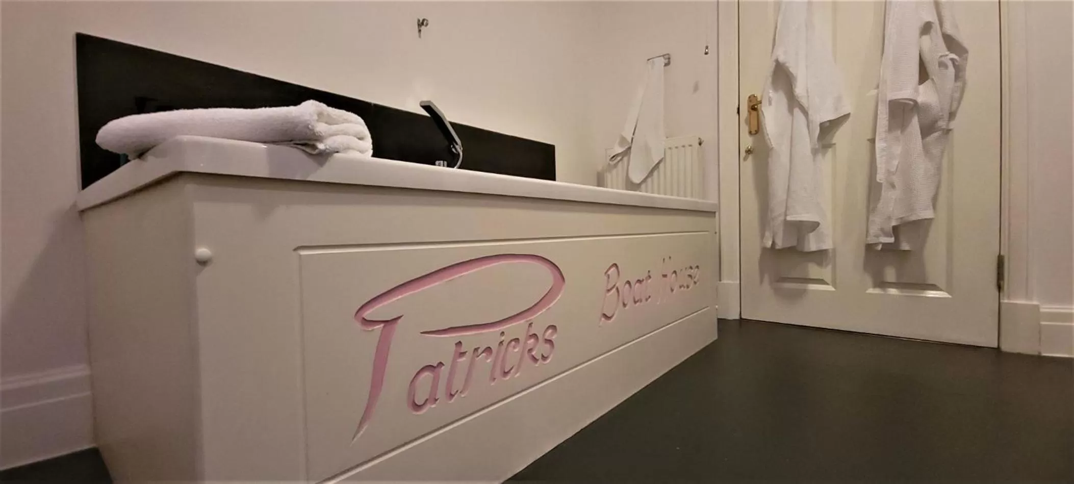 Bath in Patricks Boathouse