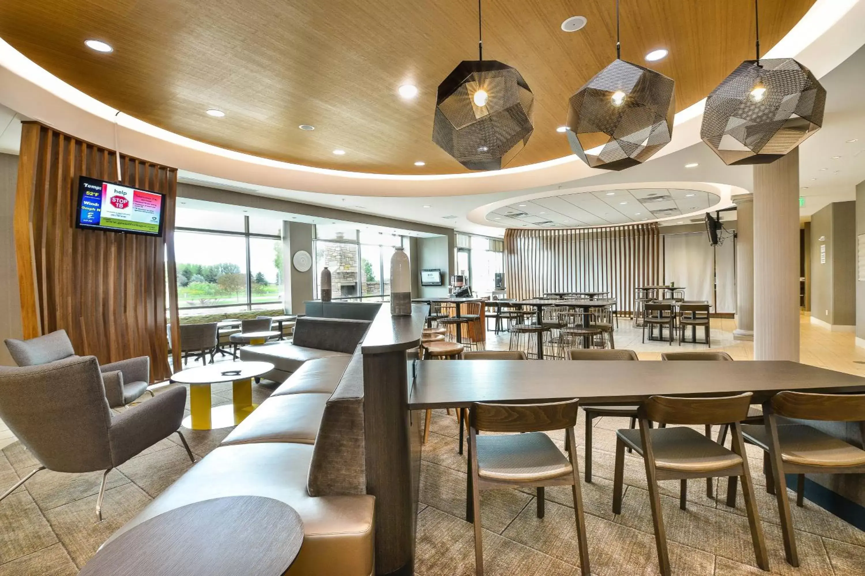 Lobby or reception, Restaurant/Places to Eat in SpringHill Suites Grand Forks