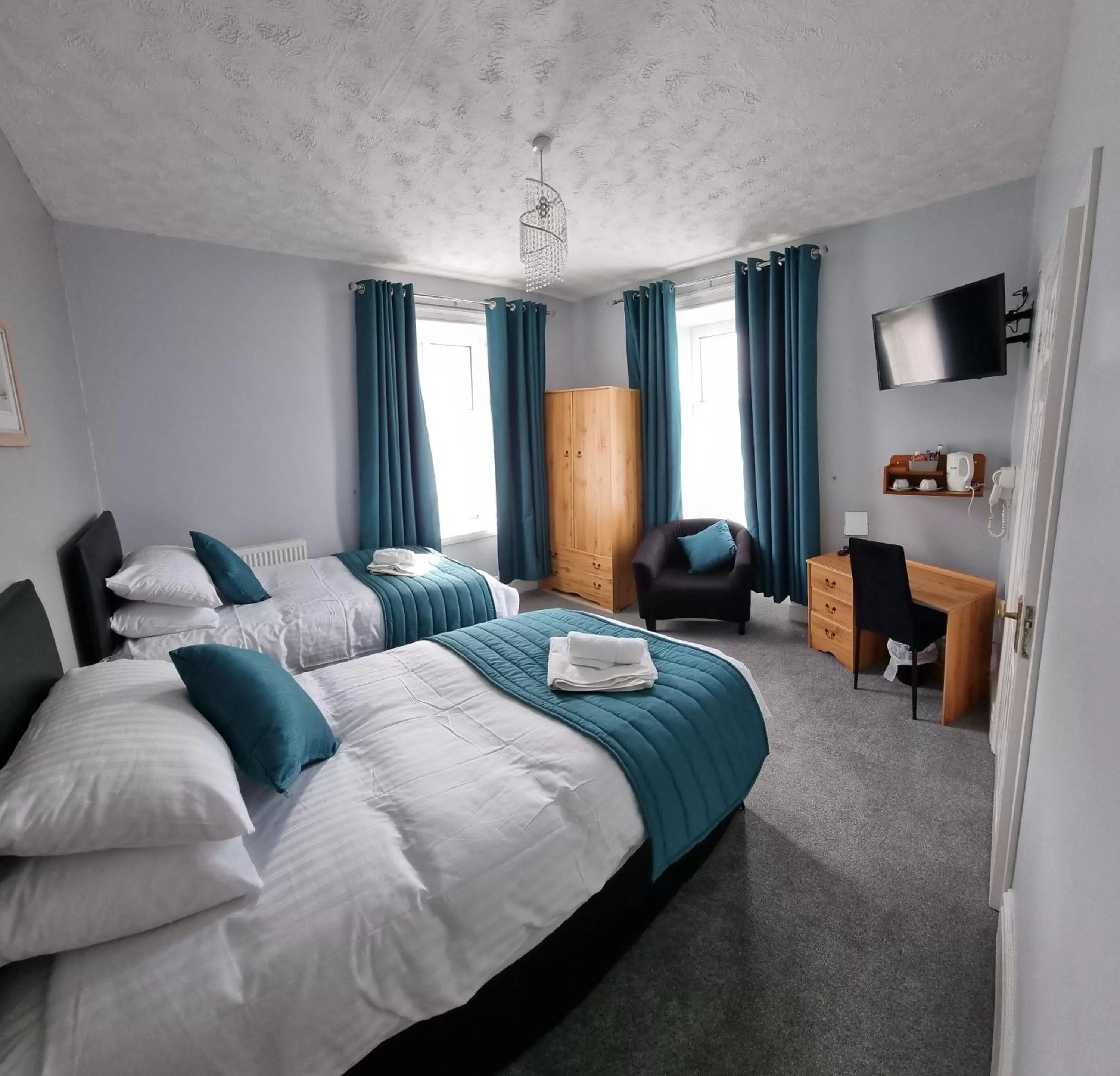 Bedroom, Bed in City Inn