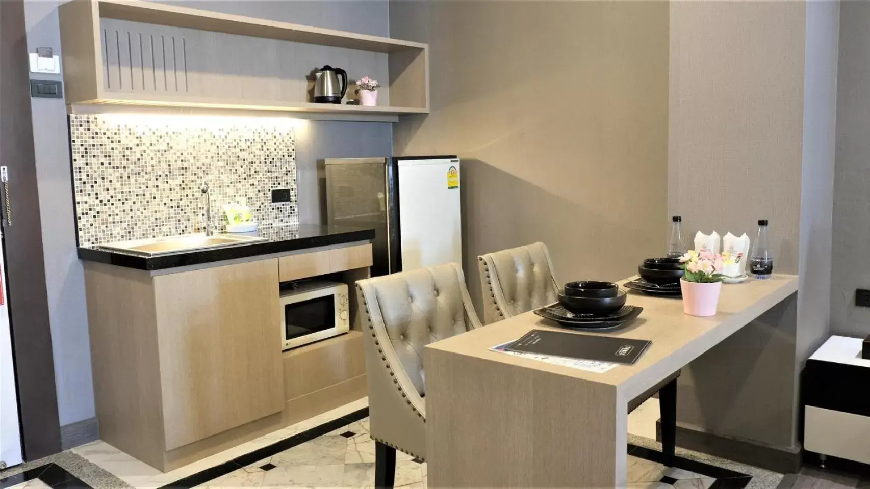 Kitchen or kitchenette, Kitchen/Kitchenette in KTK Pattaya Hotel & Residence