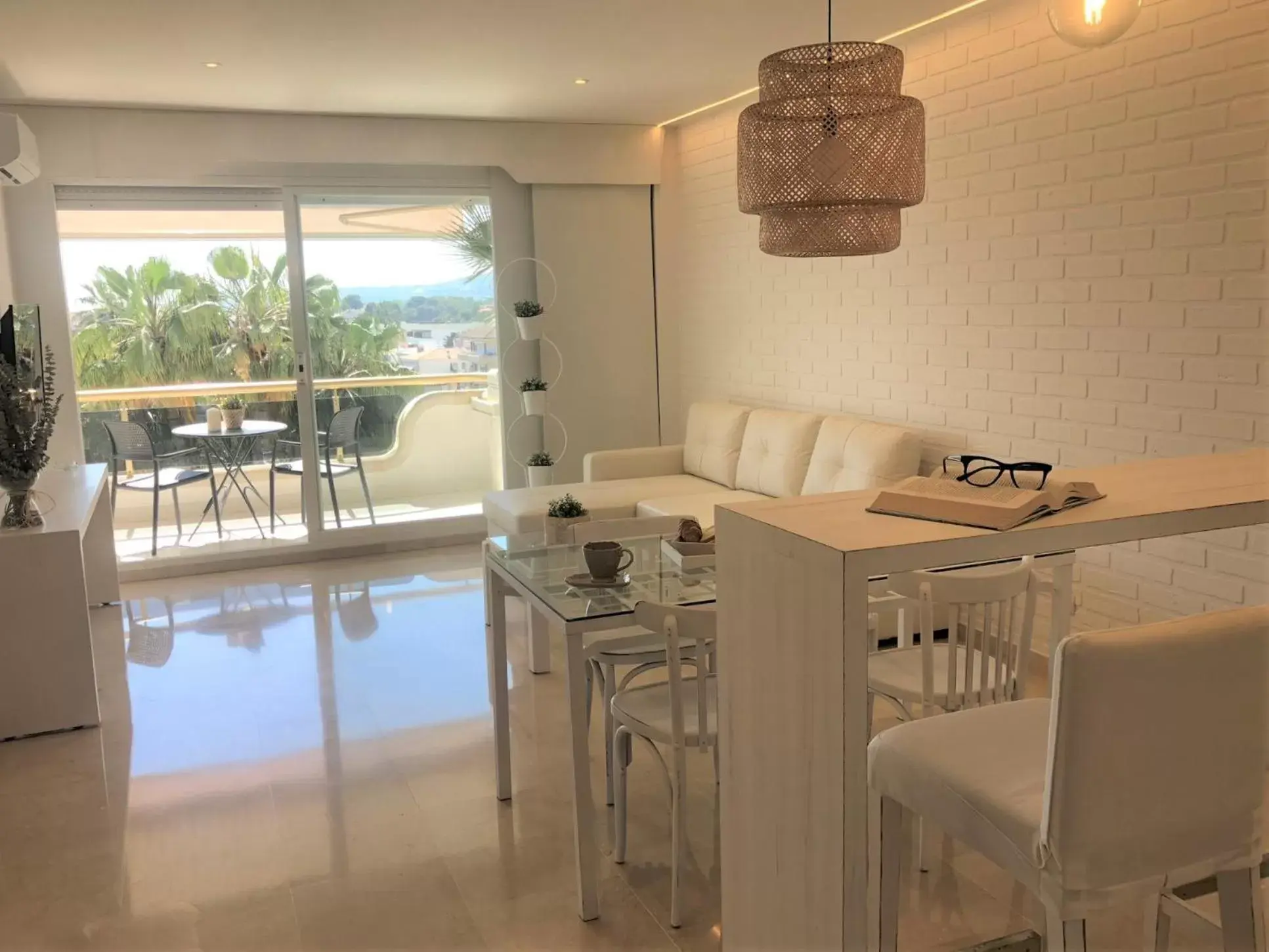 Kitchen or kitchenette, Dining Area in Mediterraneo Sitges