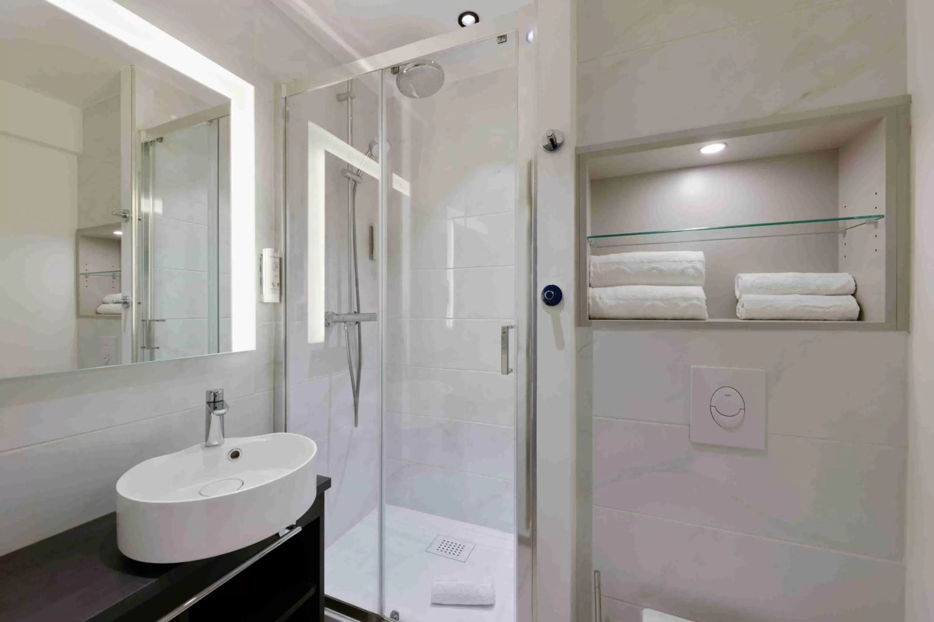 Comfort Double Room in Kyriad Crepy En Valois