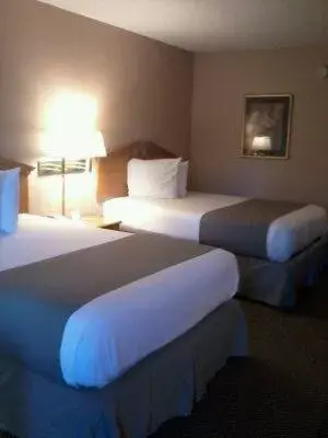 Double Room with Two Double Beds - Smoking in Econo Lodge Walterboro