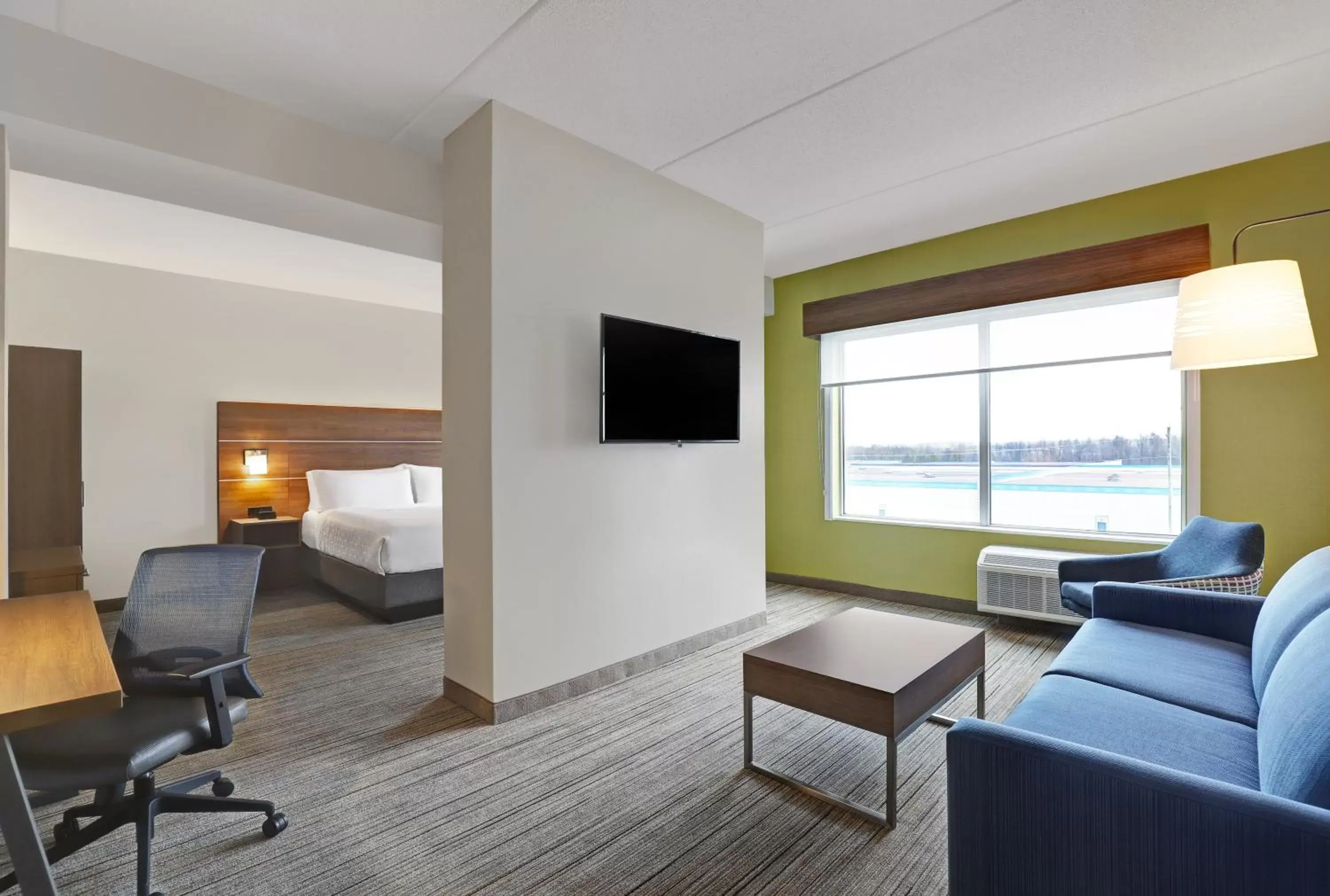 Communal lounge/ TV room, Seating Area in Holiday Inn Express & Suites - Collingwood