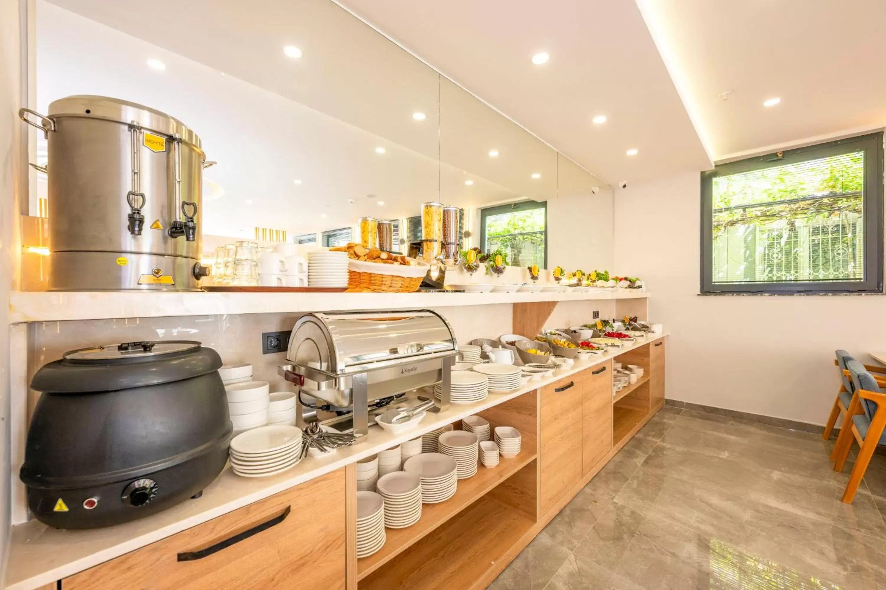 Breakfast, Kitchen/Kitchenette in DIAMOND luxury Hotel