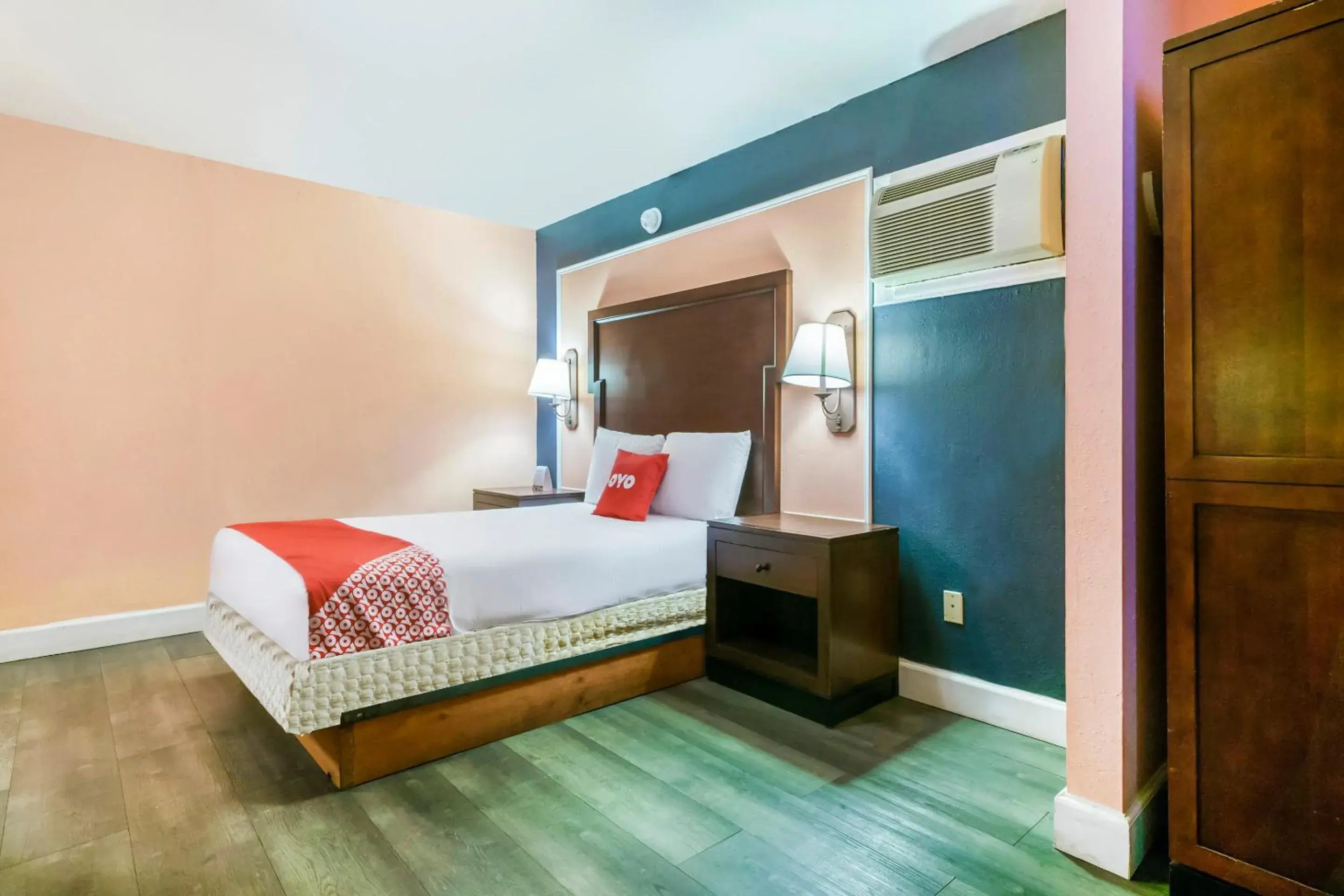 Bedroom, Bed in OYO Hotel Myrtle Beach Kings Hwy