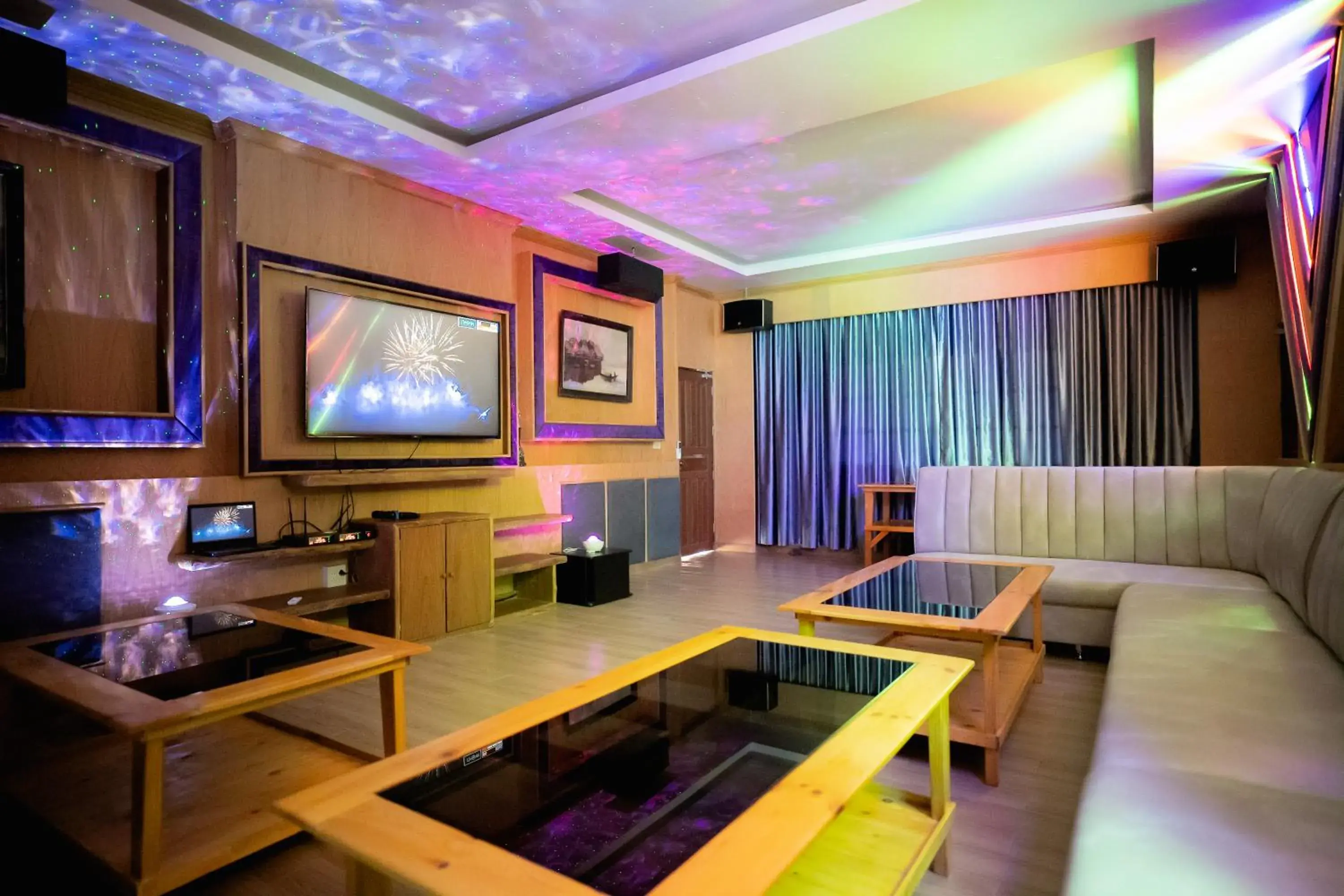 Karaoke, Lounge/Bar in Tamnanpar Resort