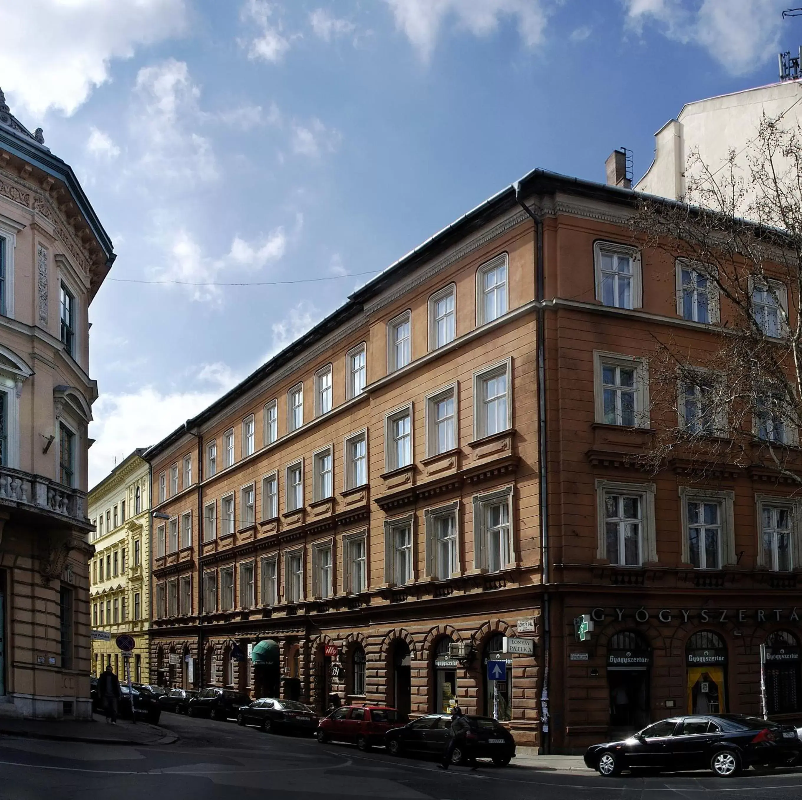 Facade/entrance, Property Building in Kalvin House Budapest