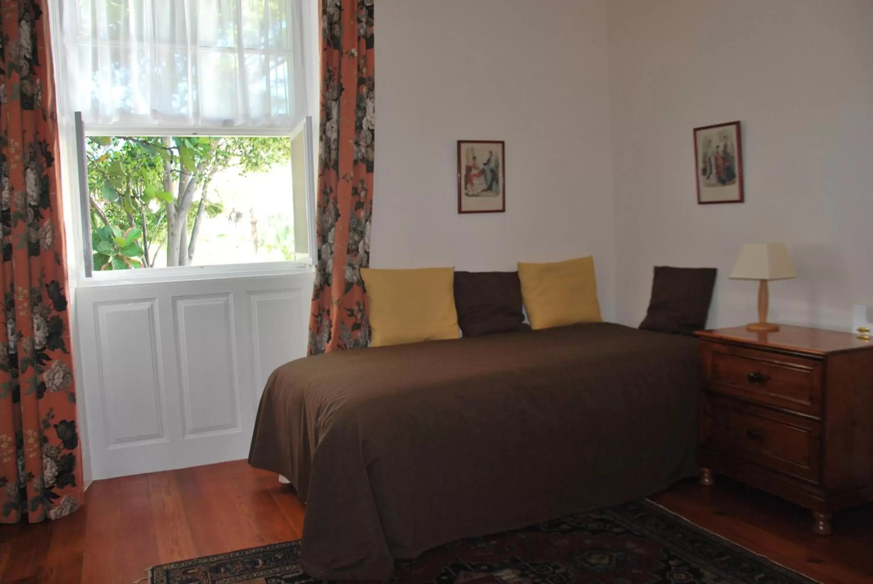 Photo of the whole room, Bed in Quinta Da Penha De Franca