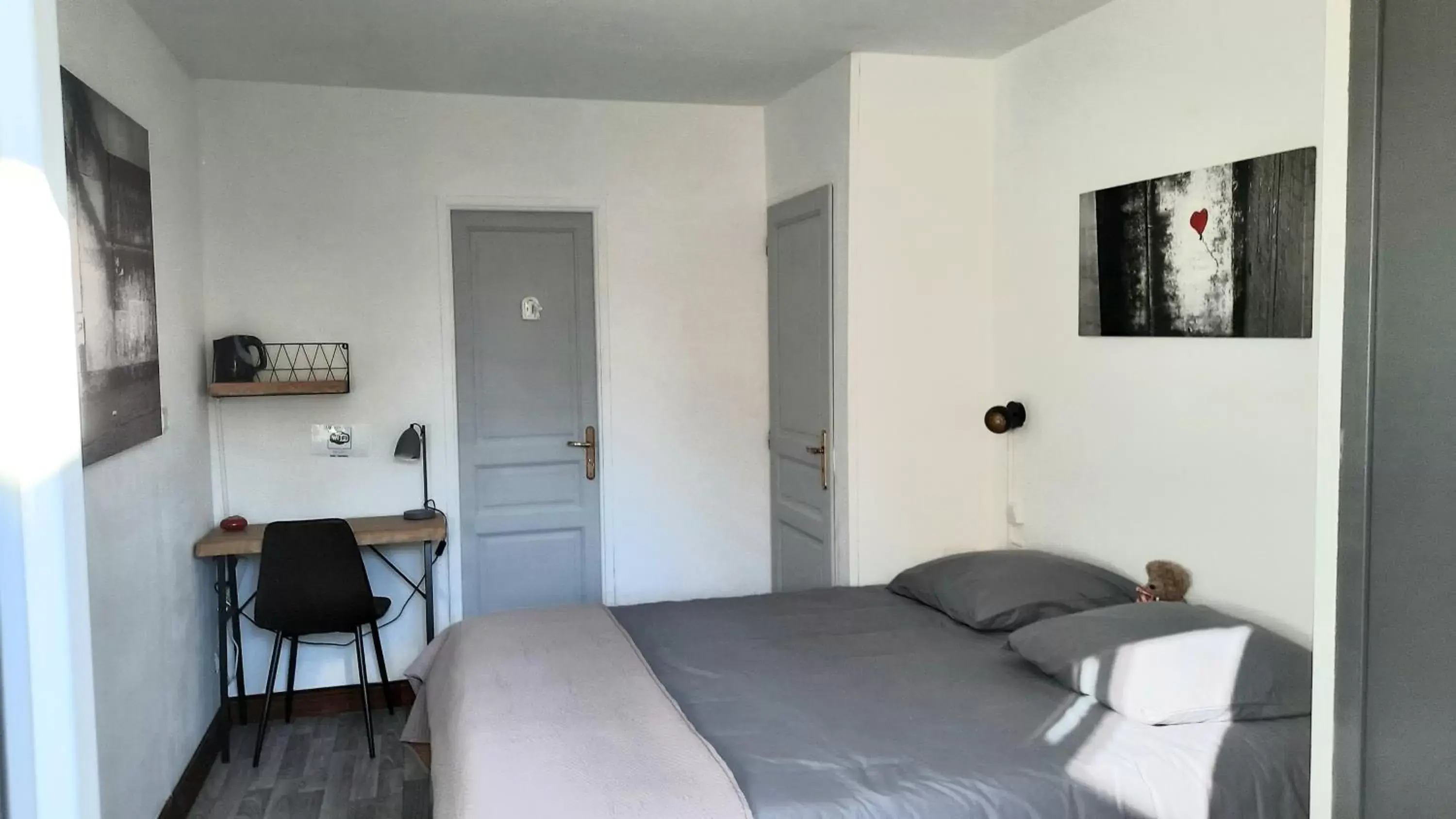Double Room with Private Bathroom in Chez Isa et Dens