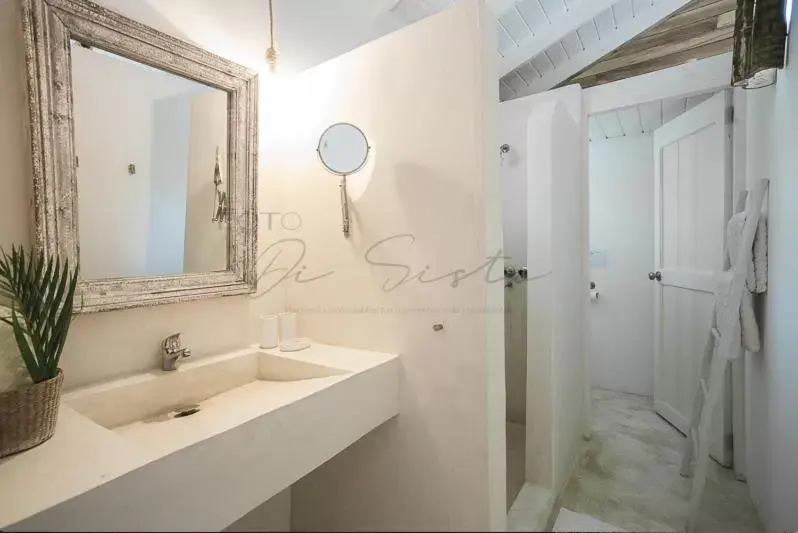 Shower, Bathroom in Mahona Boutique Hotel
