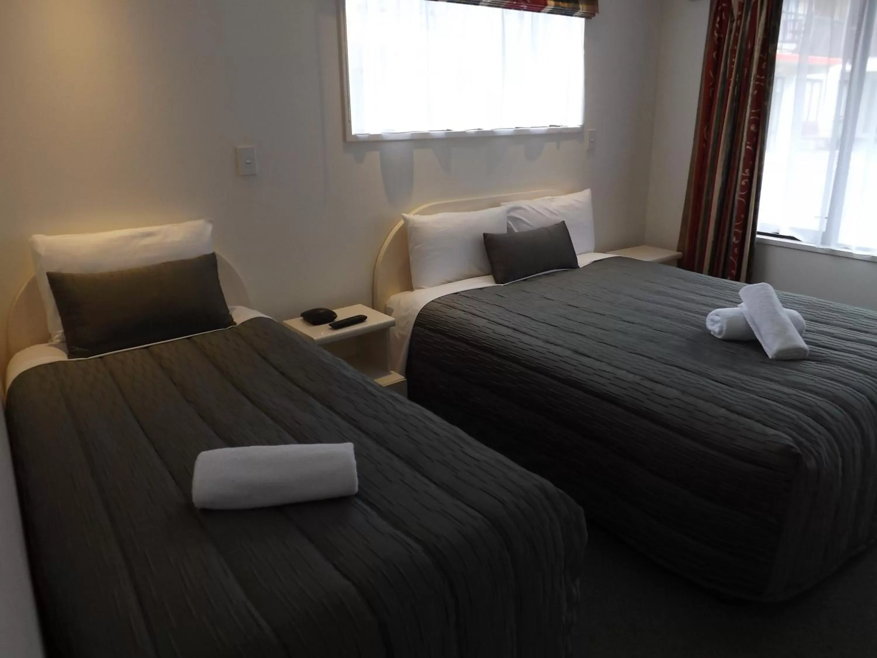 Bedroom, Bed in 755 Regal Court Motel